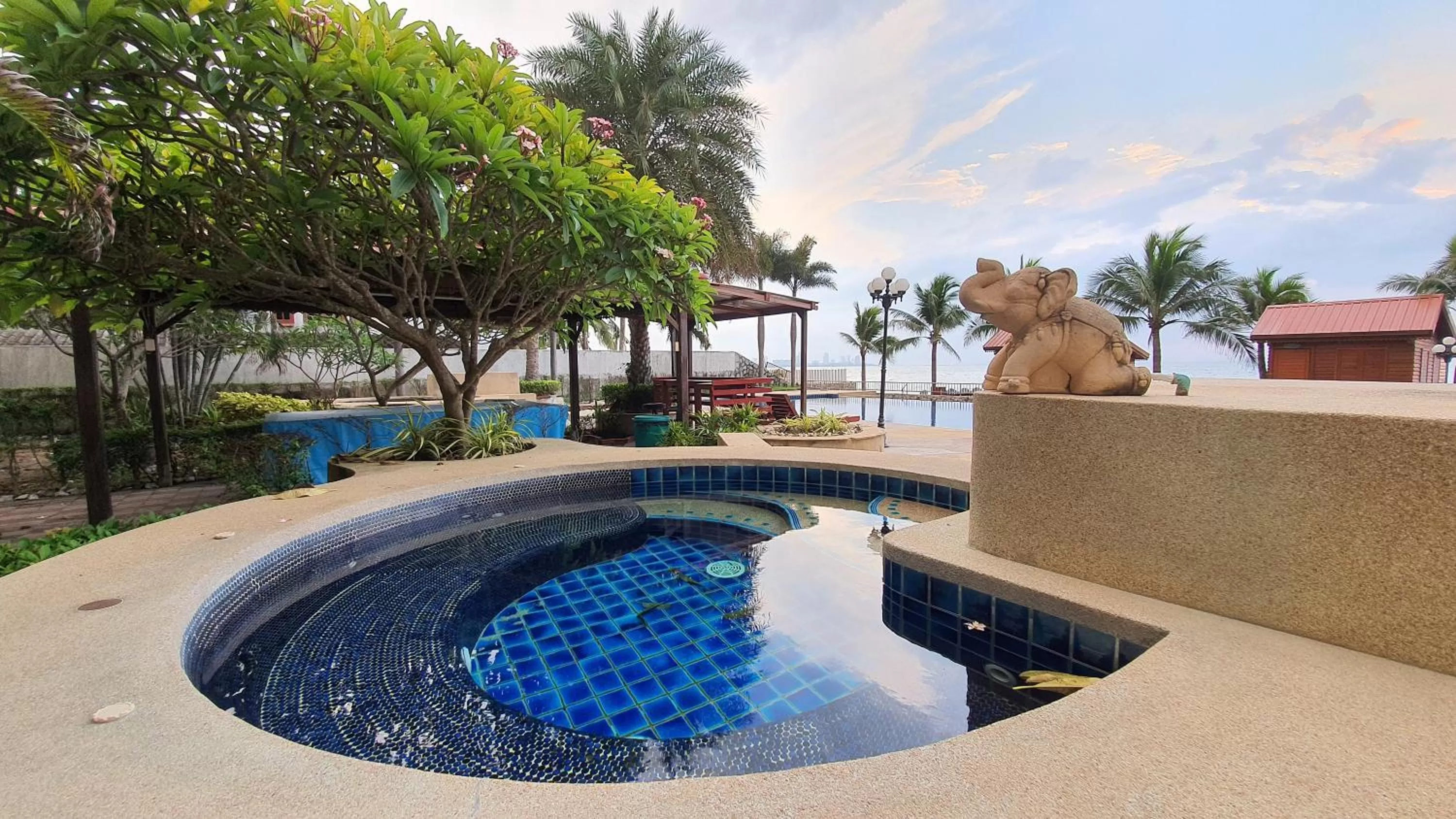 Hot Tub in Serene Sands