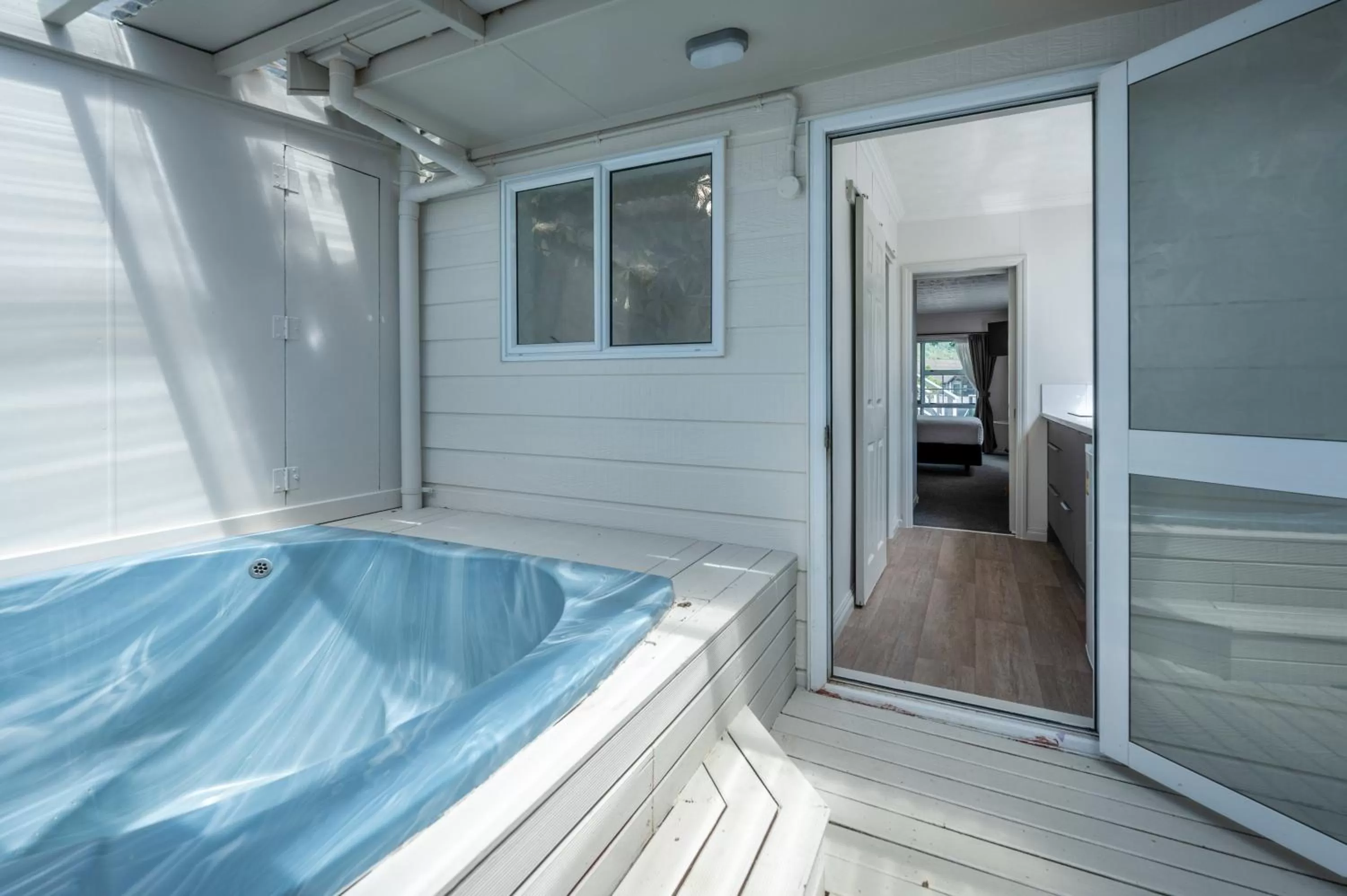 Hot Tub in Ashleigh Court Motel