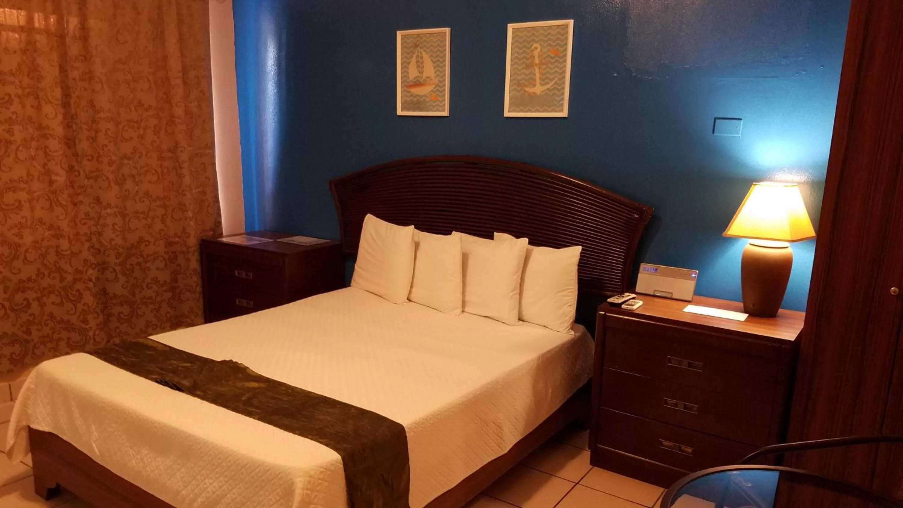 Photo of the whole room, Bed in Combate Beach Resort
