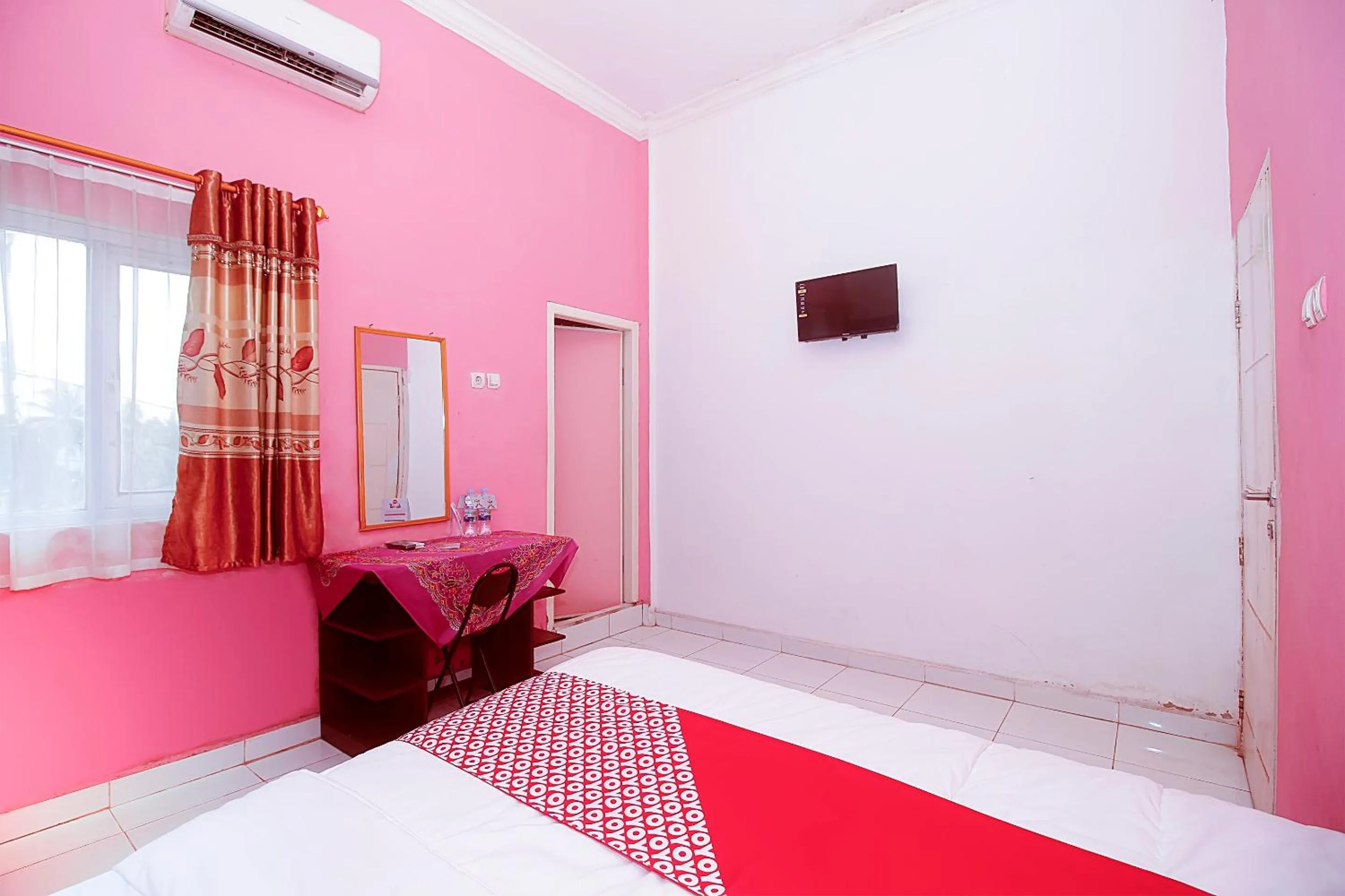 Bedroom, Bed in Hotel O Jasmine Kost Syariah