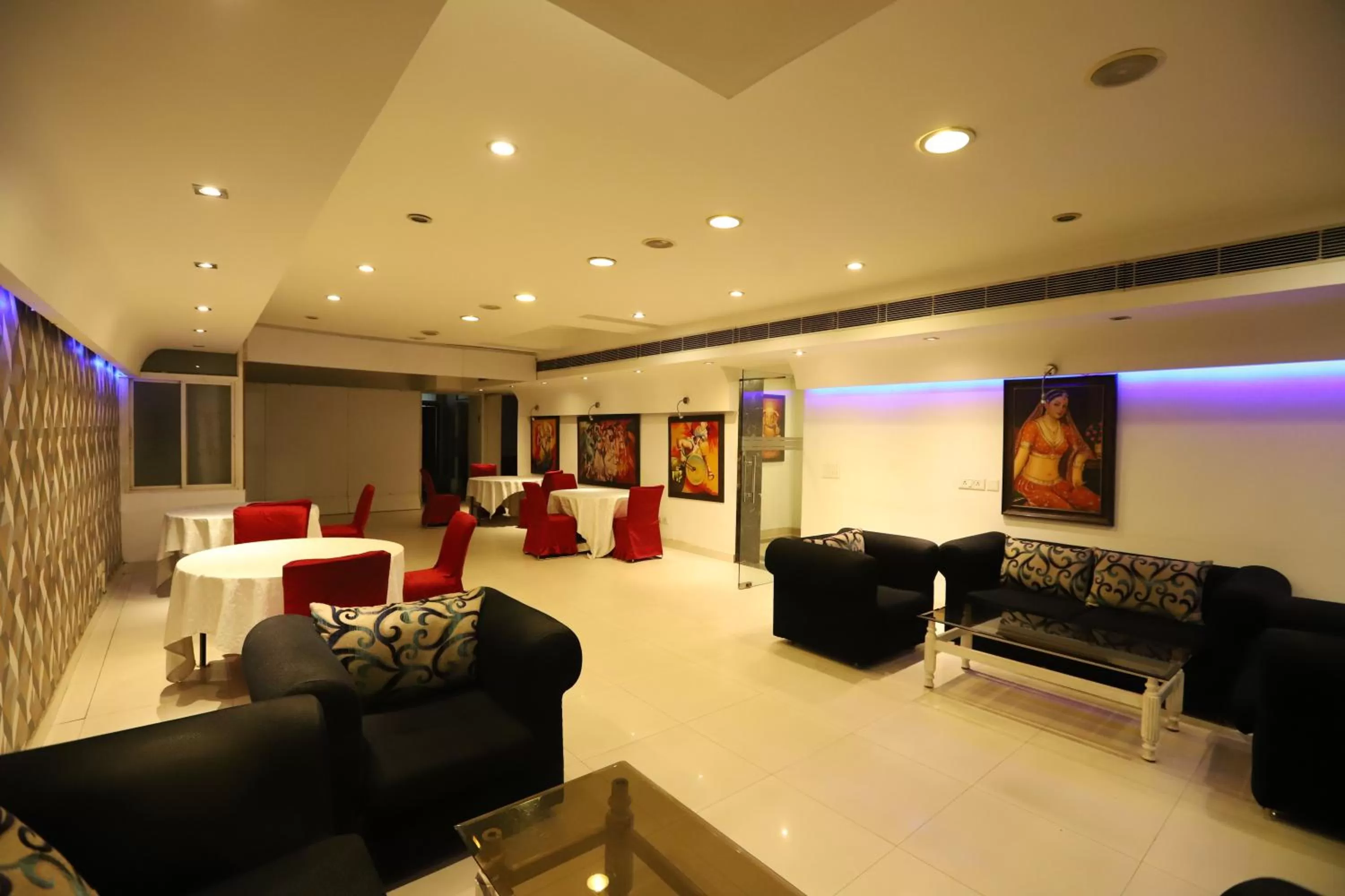 Restaurant/places to eat in Hotel Capitol Hills - Greater Kailash Delhi