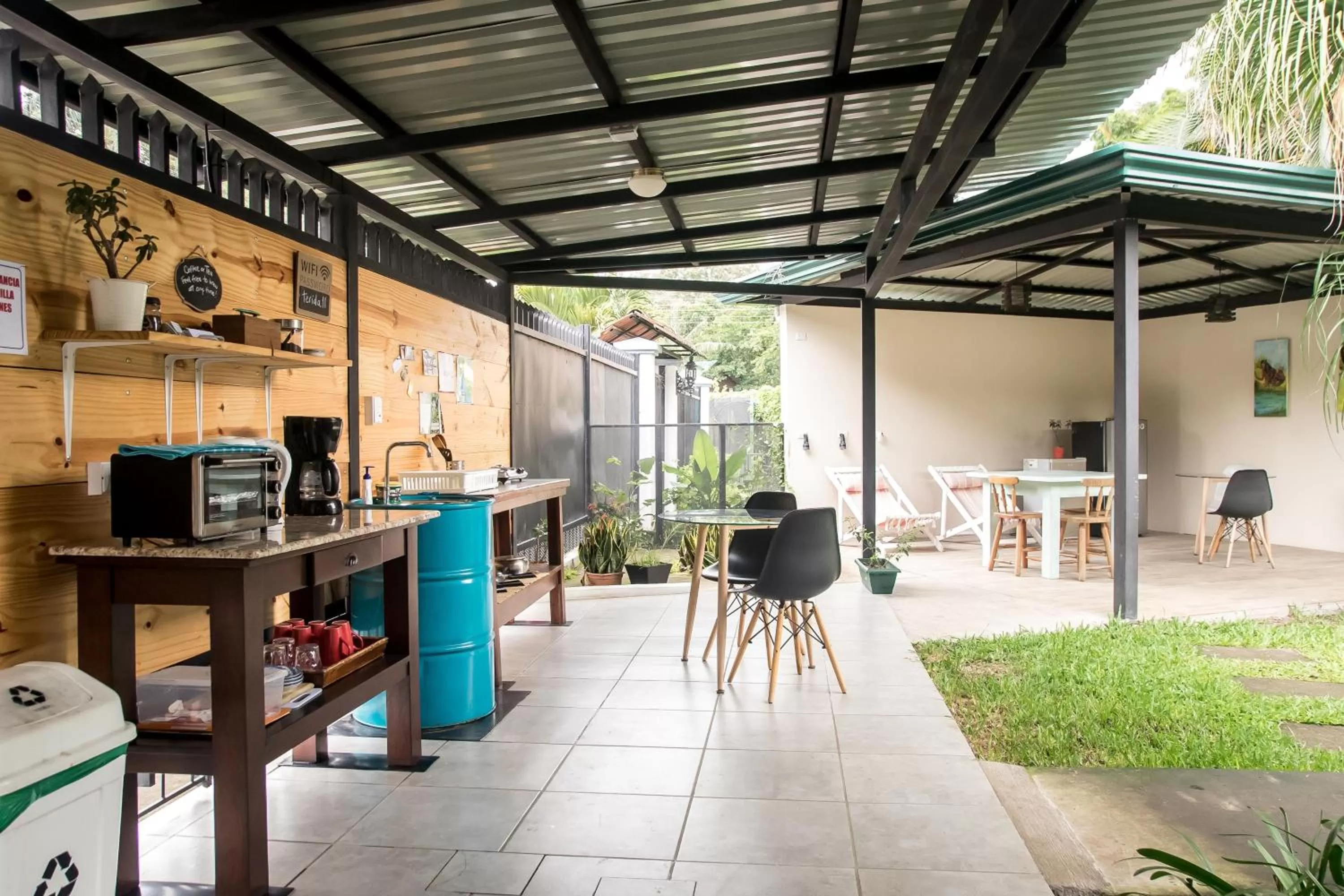 Kitchen or kitchenette, Restaurant/Places to Eat in Terida Airport B&B