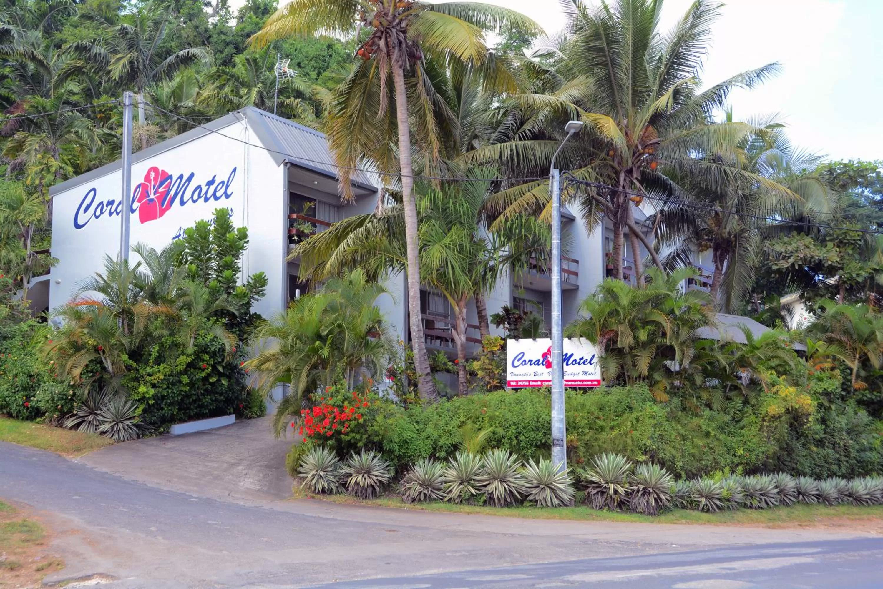 Facade/Entrance in Coral Motel & Apartments
