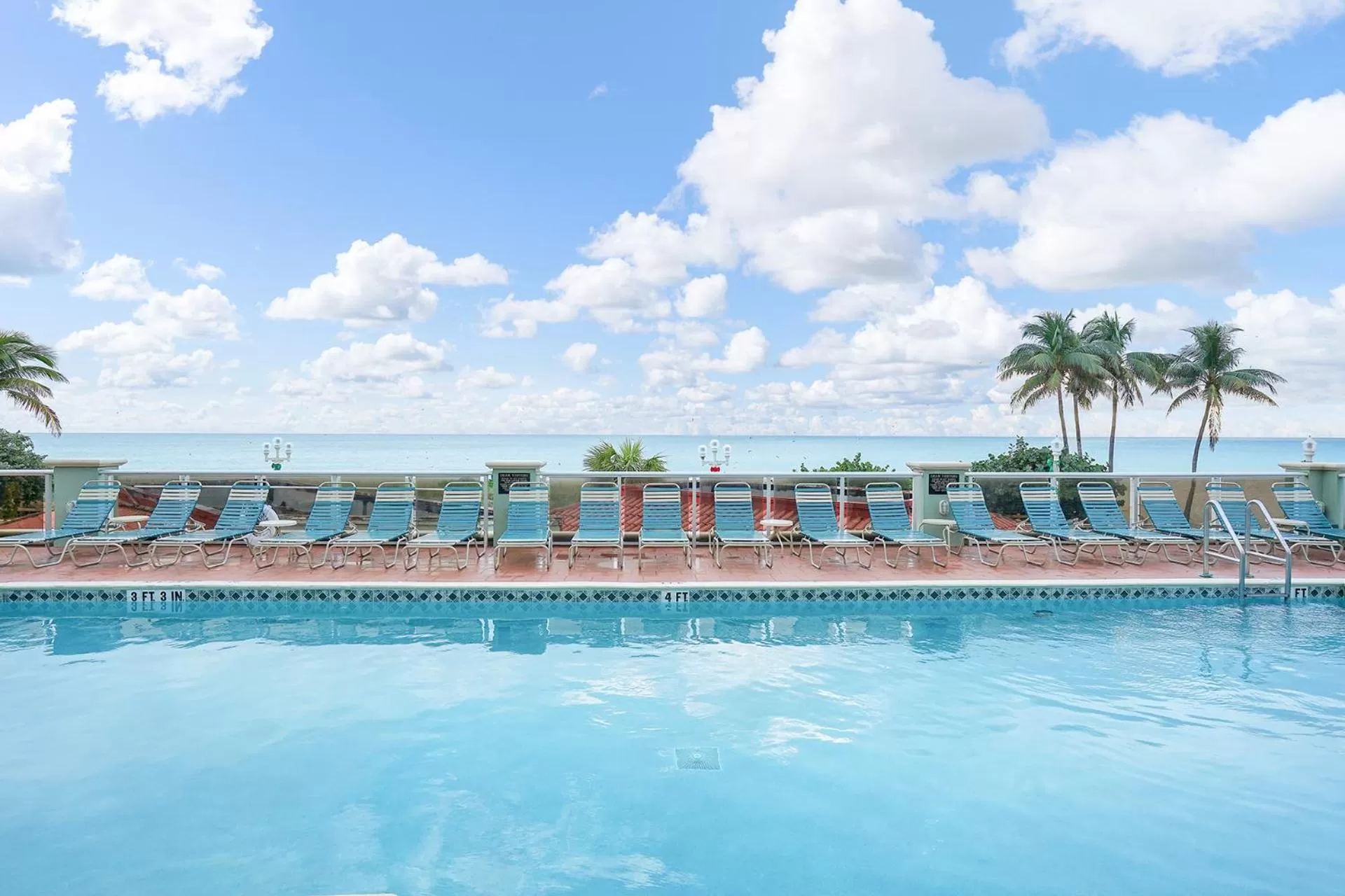 Swimming pool in Hollywood Beach Tower