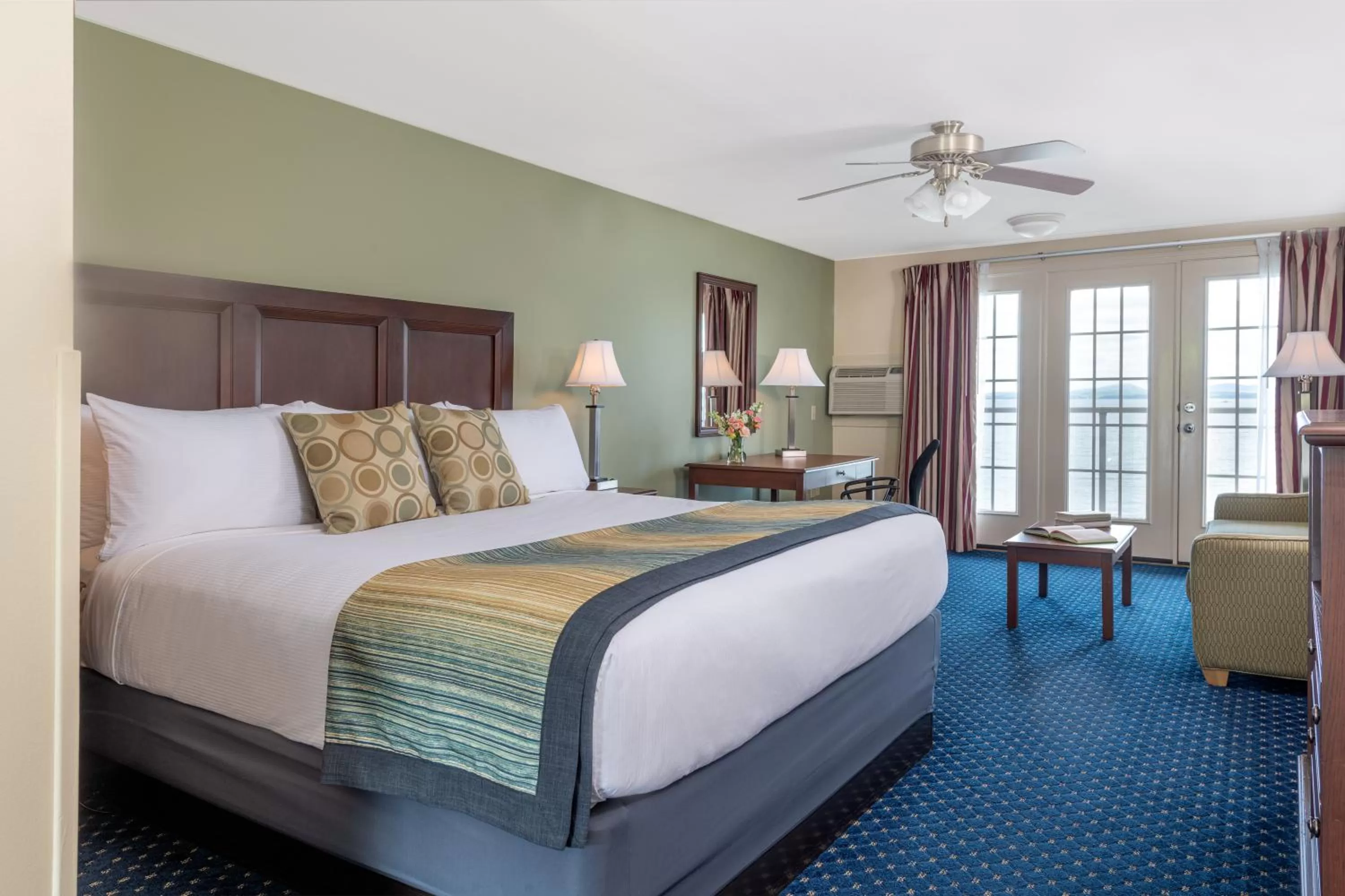 Bed in Atlantic Oceanside Hotel & Conference Center