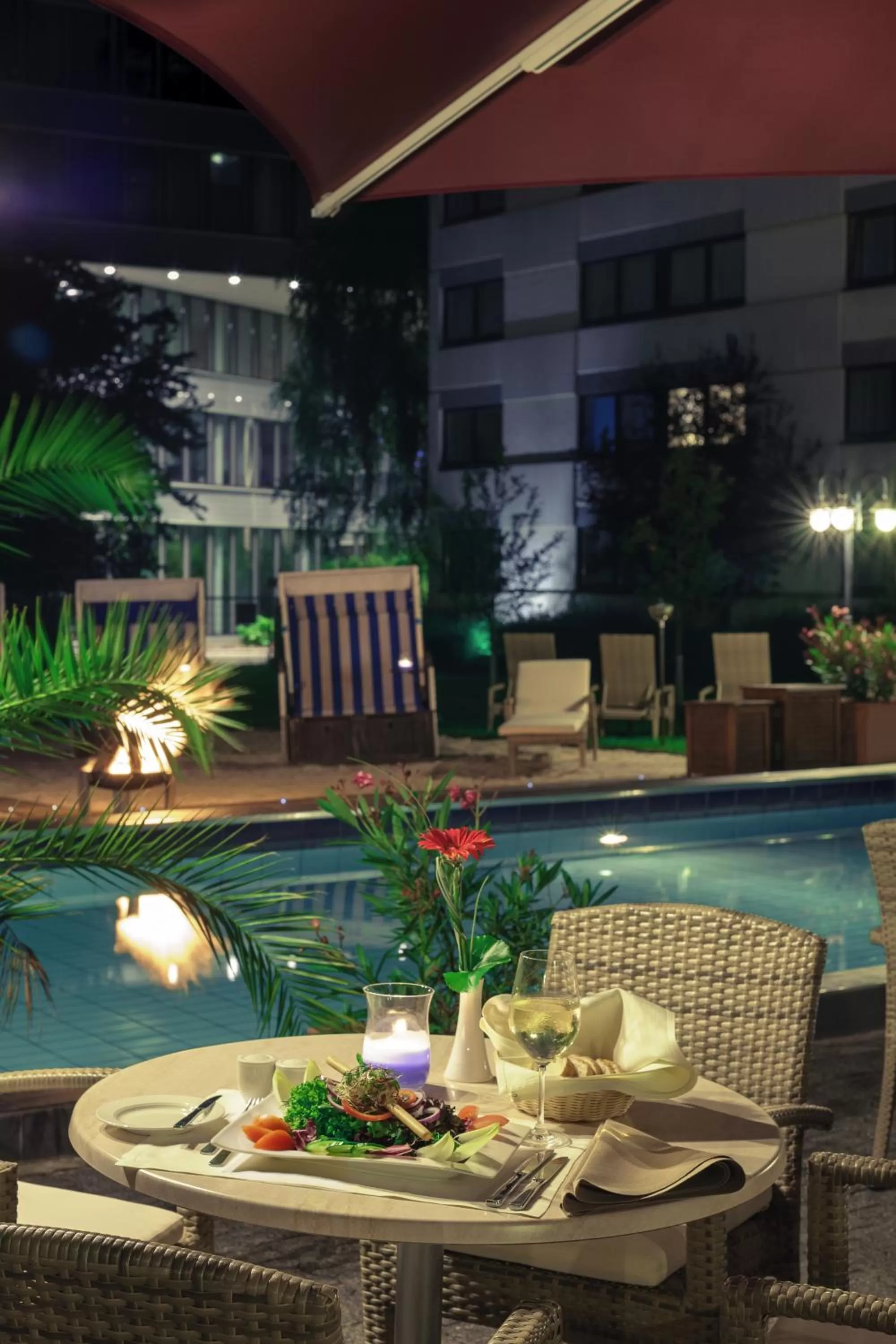 Swimming pool in Mercure Hotel Frankfurt Eschborn Ost