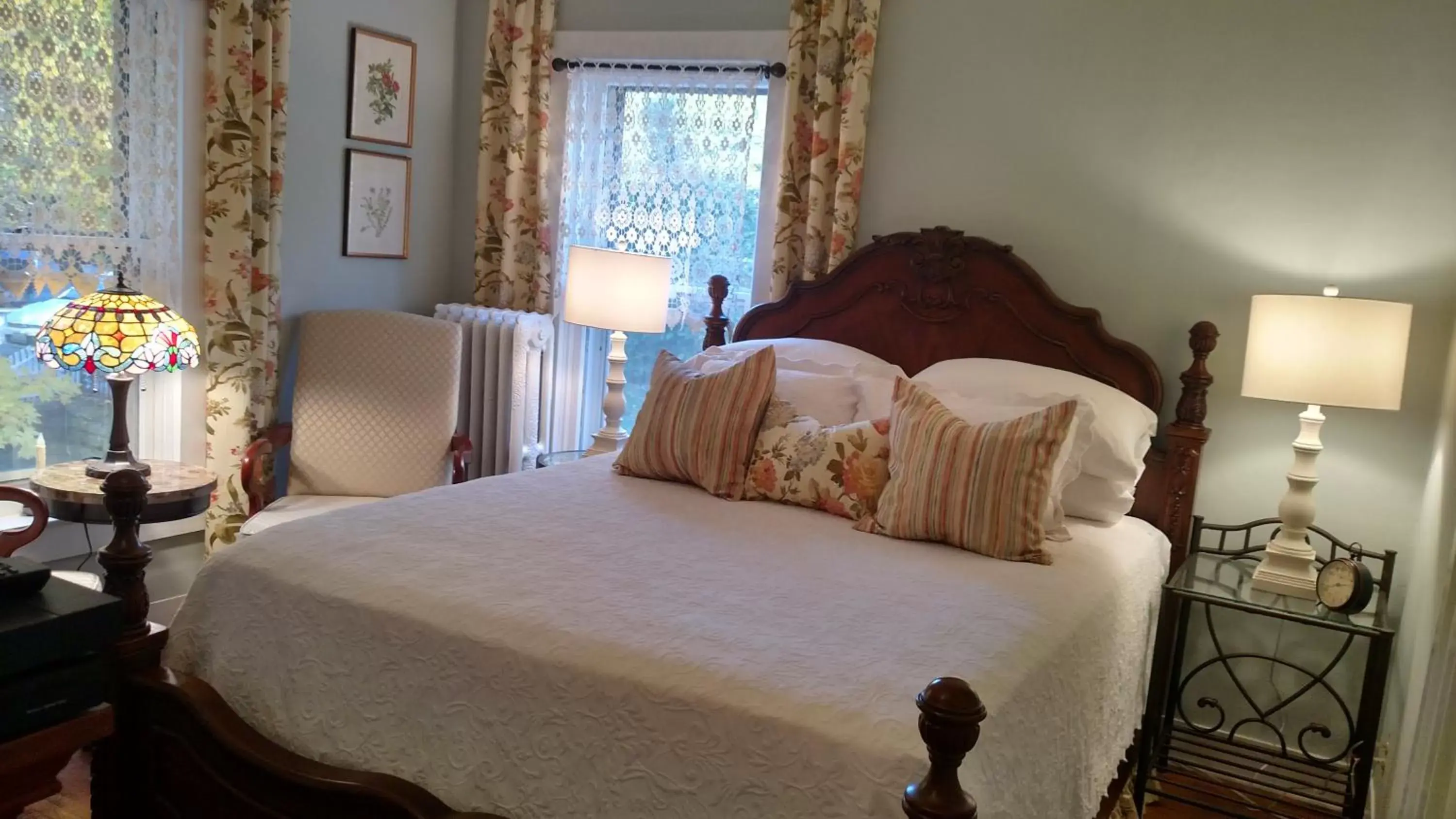 Double Room with Private Bathroom in Lamberson Guest House Double Room with Private Bathroom in Lamberson Guest House