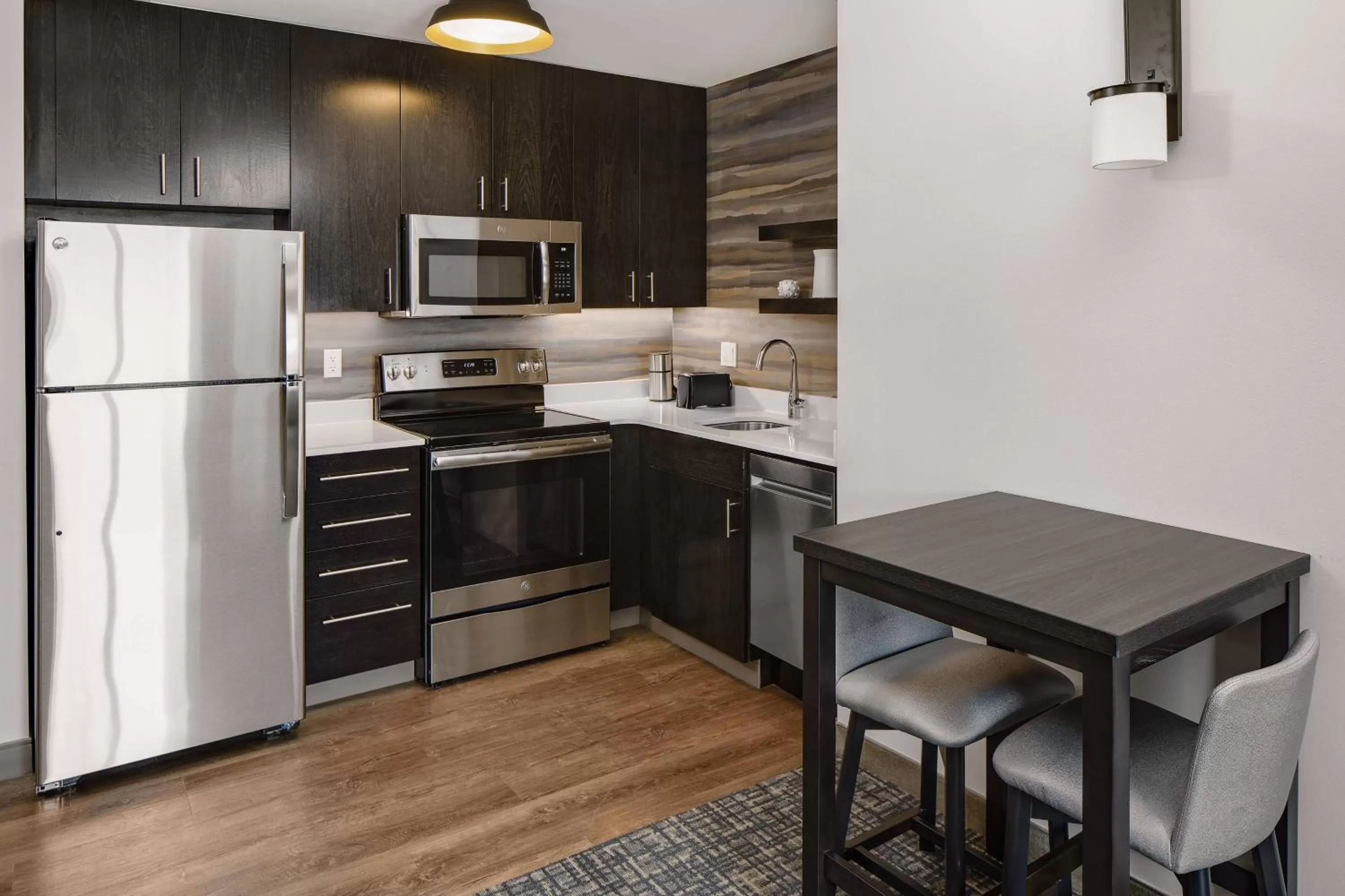 Kitchen or kitchenette in Residence Inn by Marriott Detroit Farmington Hills