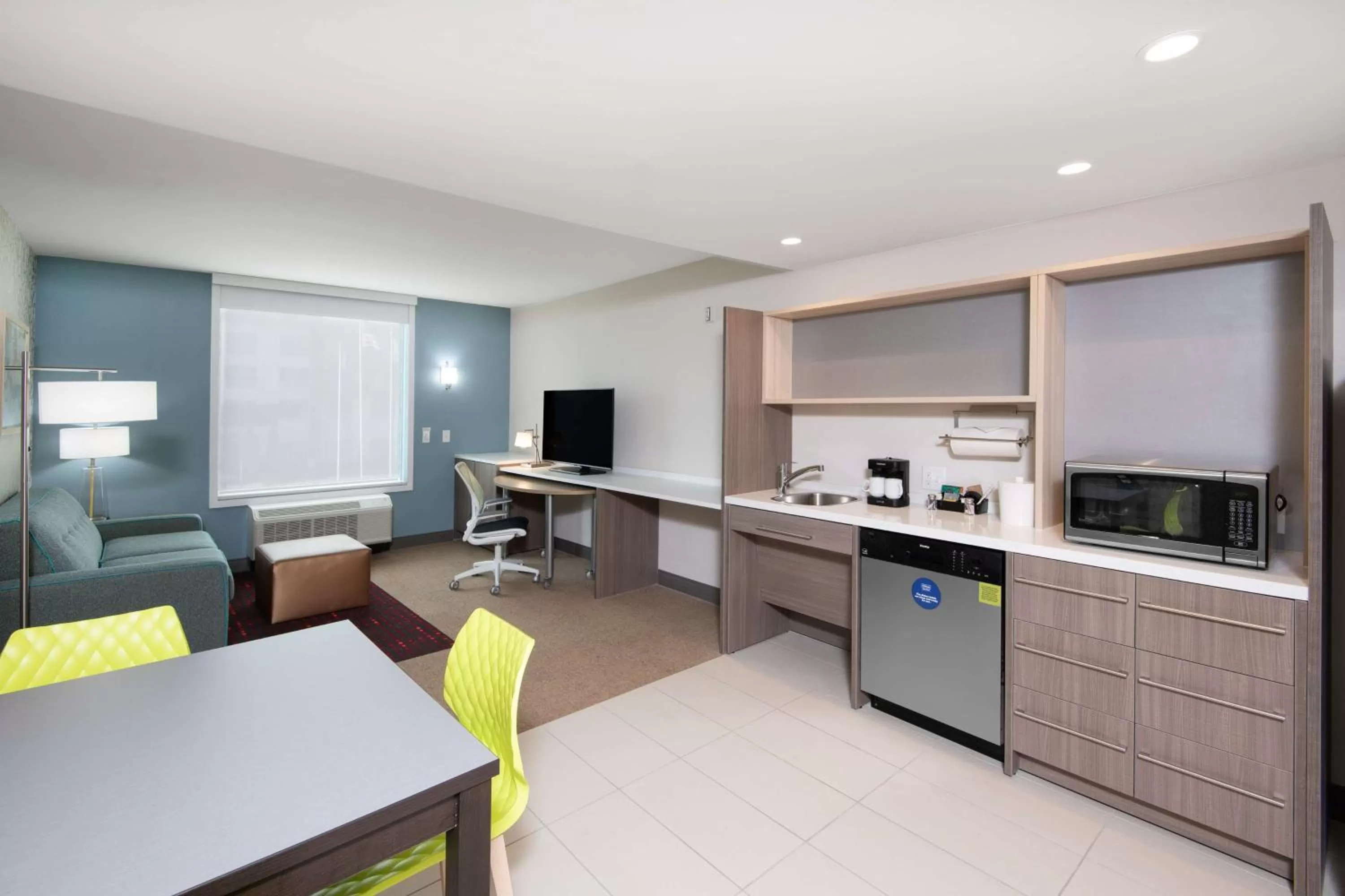 Kitchen or kitchenette in Home2 Suites By Hilton Phoenix Airport North, Az