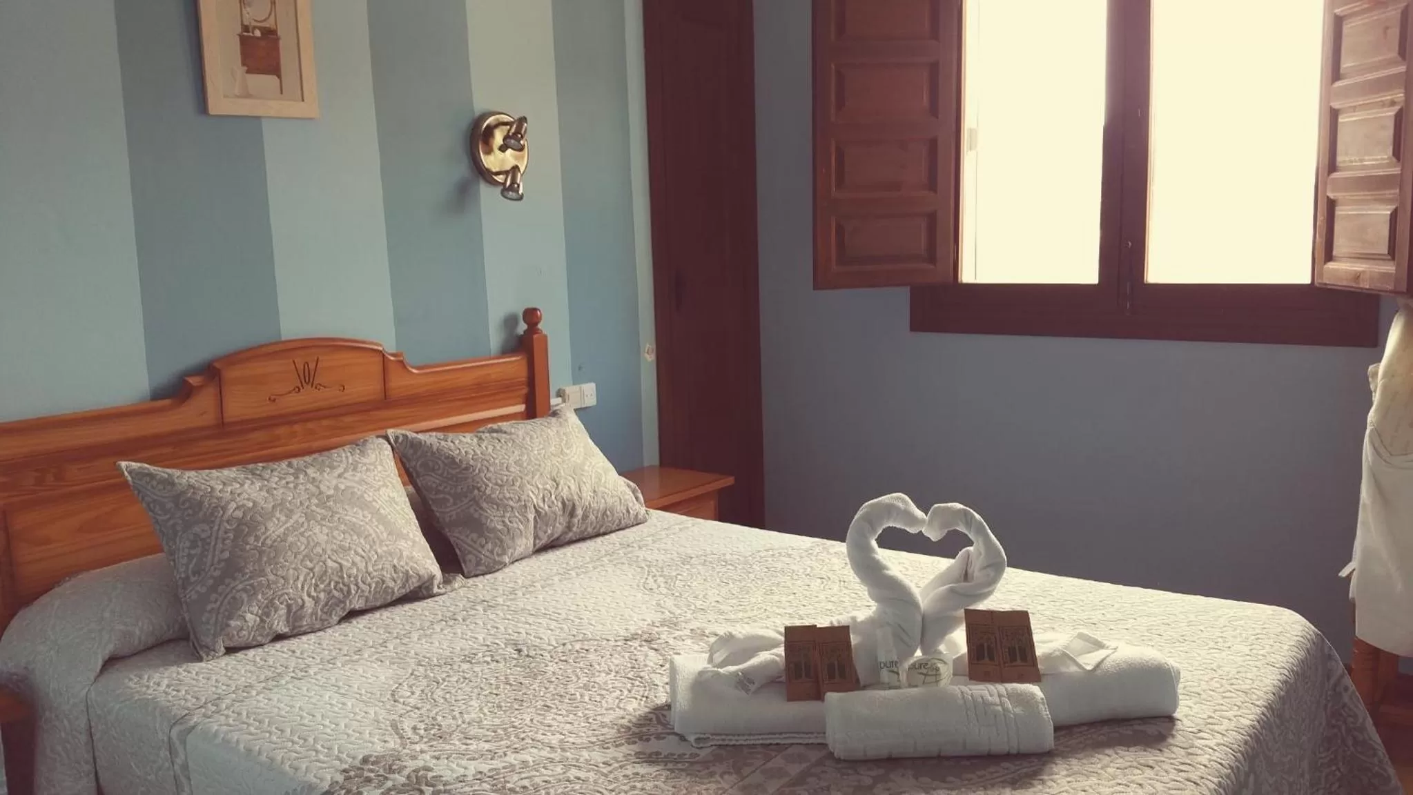 Photo of the whole room, Bed in Hotel Judería Valle del Jerte