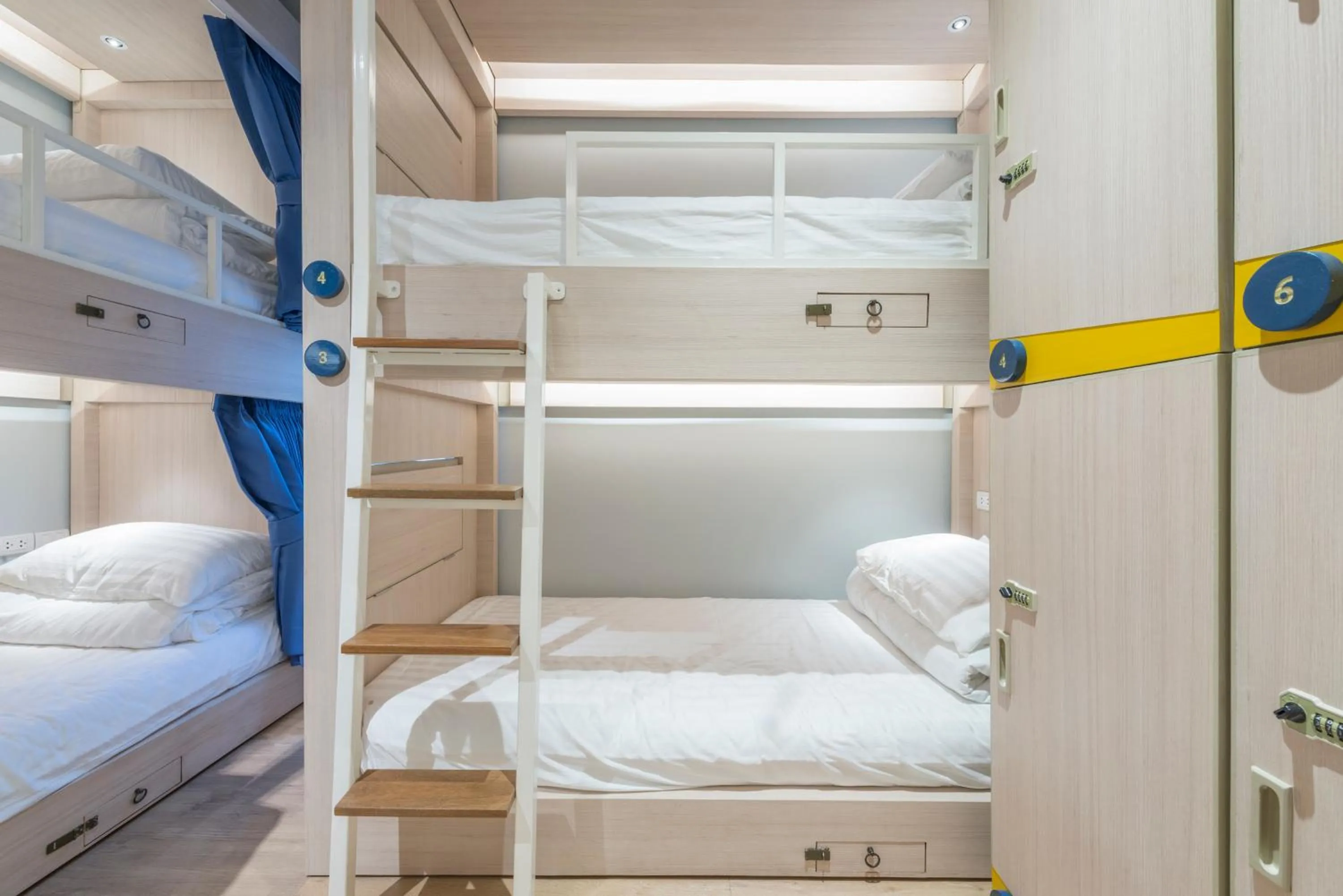 Bed in Kinnon Deluxe Hostel Coworking Cafe