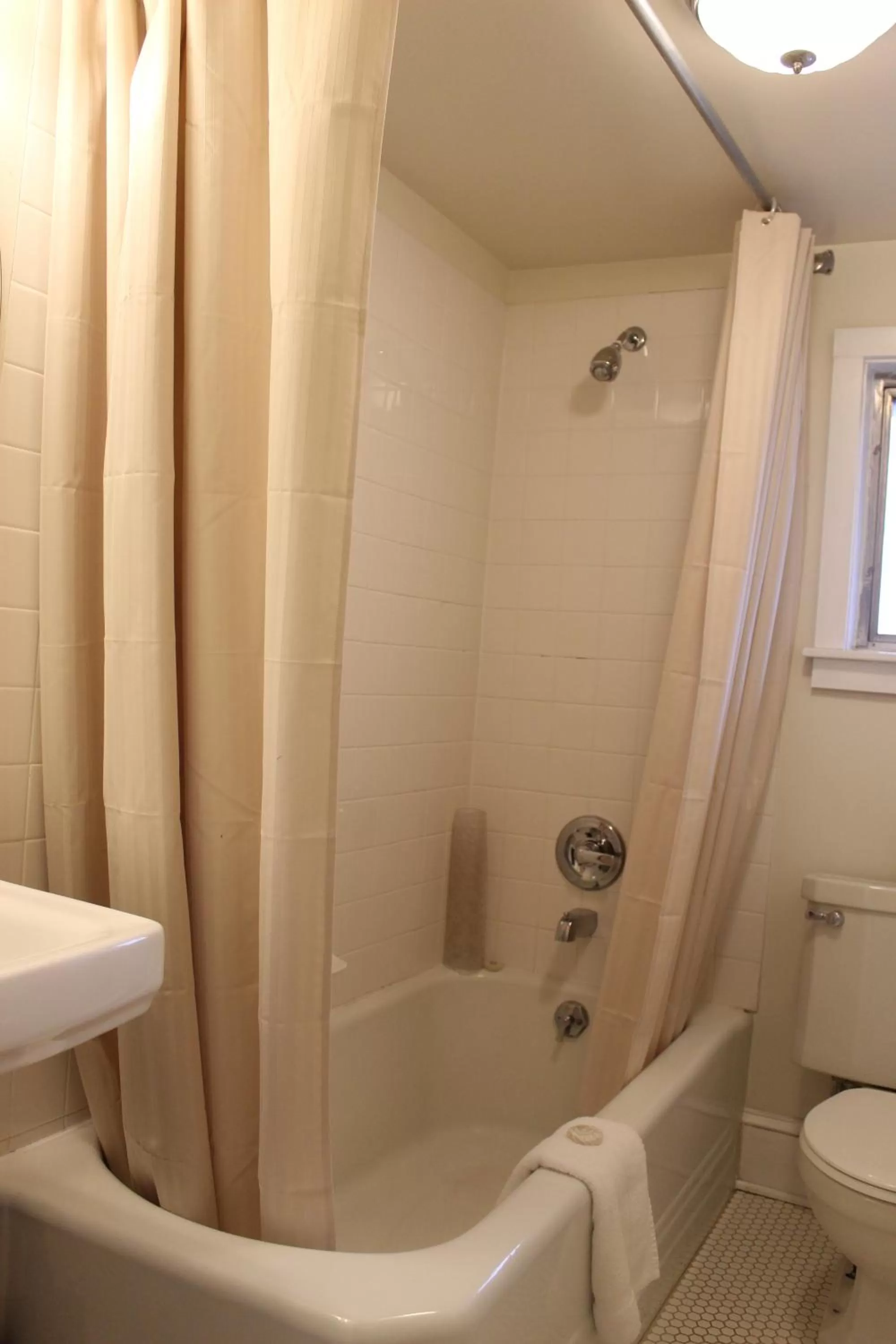 Bathroom in Echo Mountain Inn