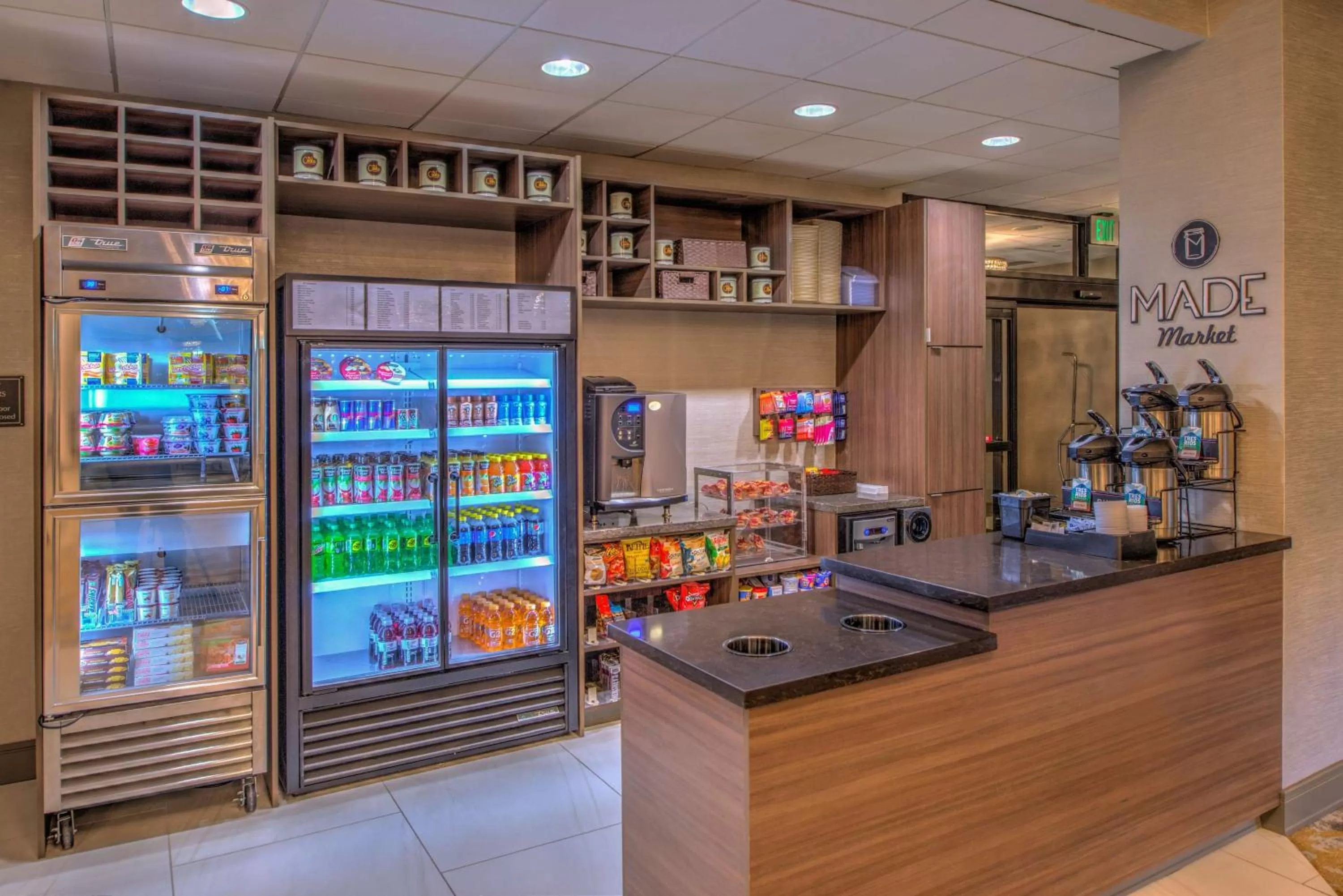 Restaurant/places to eat in DoubleTree by Hilton Utica