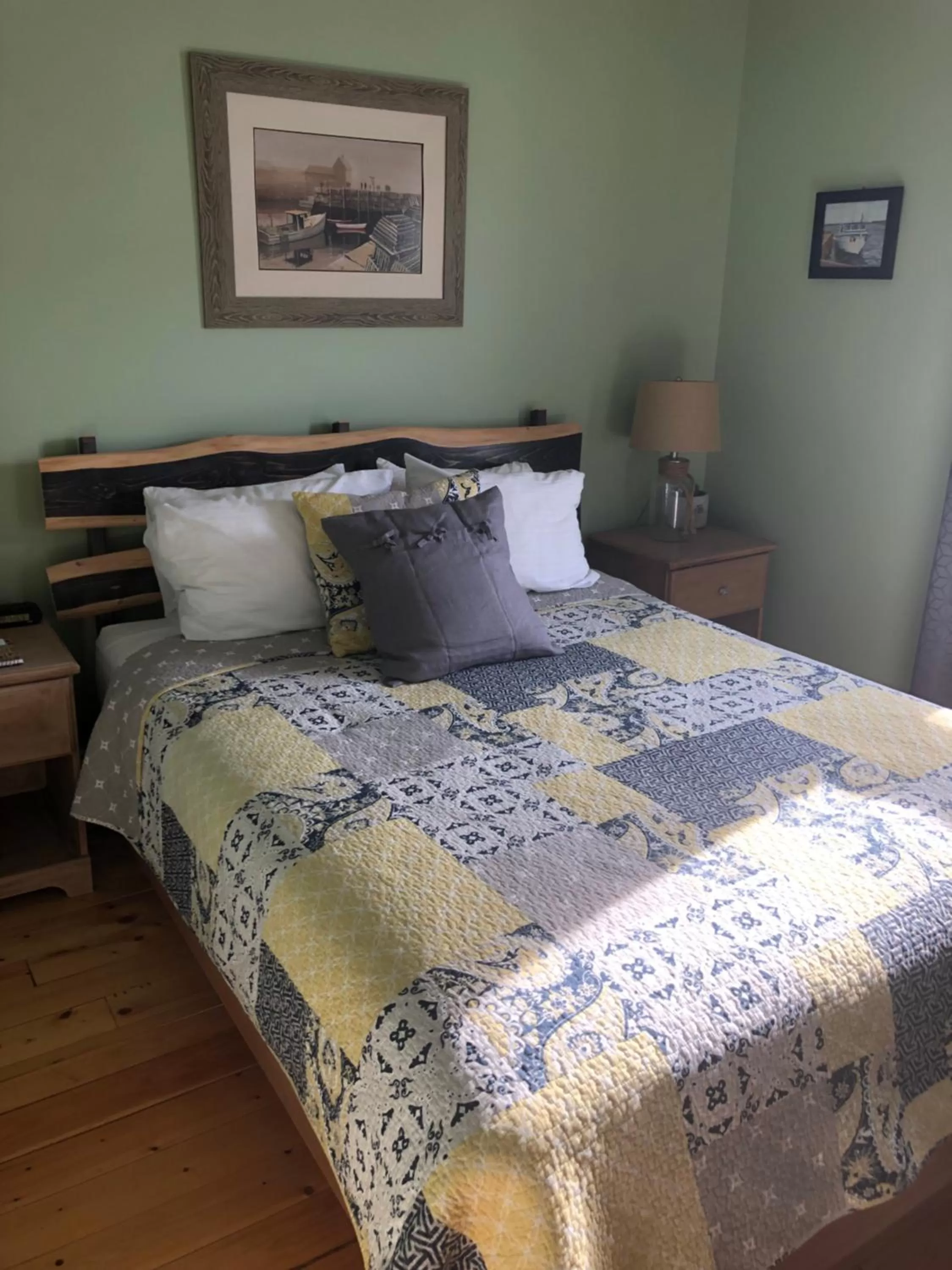 Bed in Auberge d'Anjou-Sūrya Café