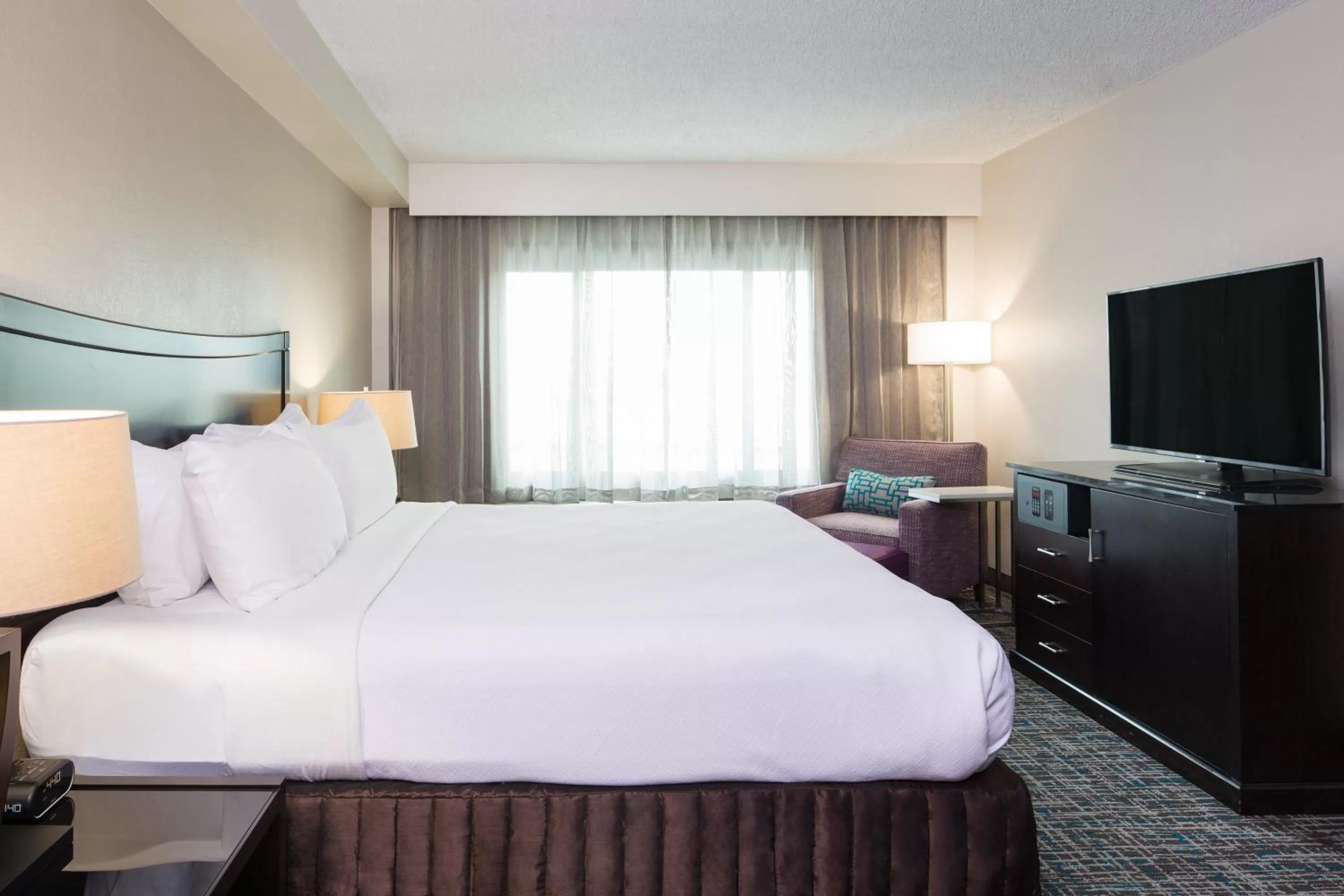 Photo of the whole room, Bed in Crowne Plaza Memphis Downtown by IHG