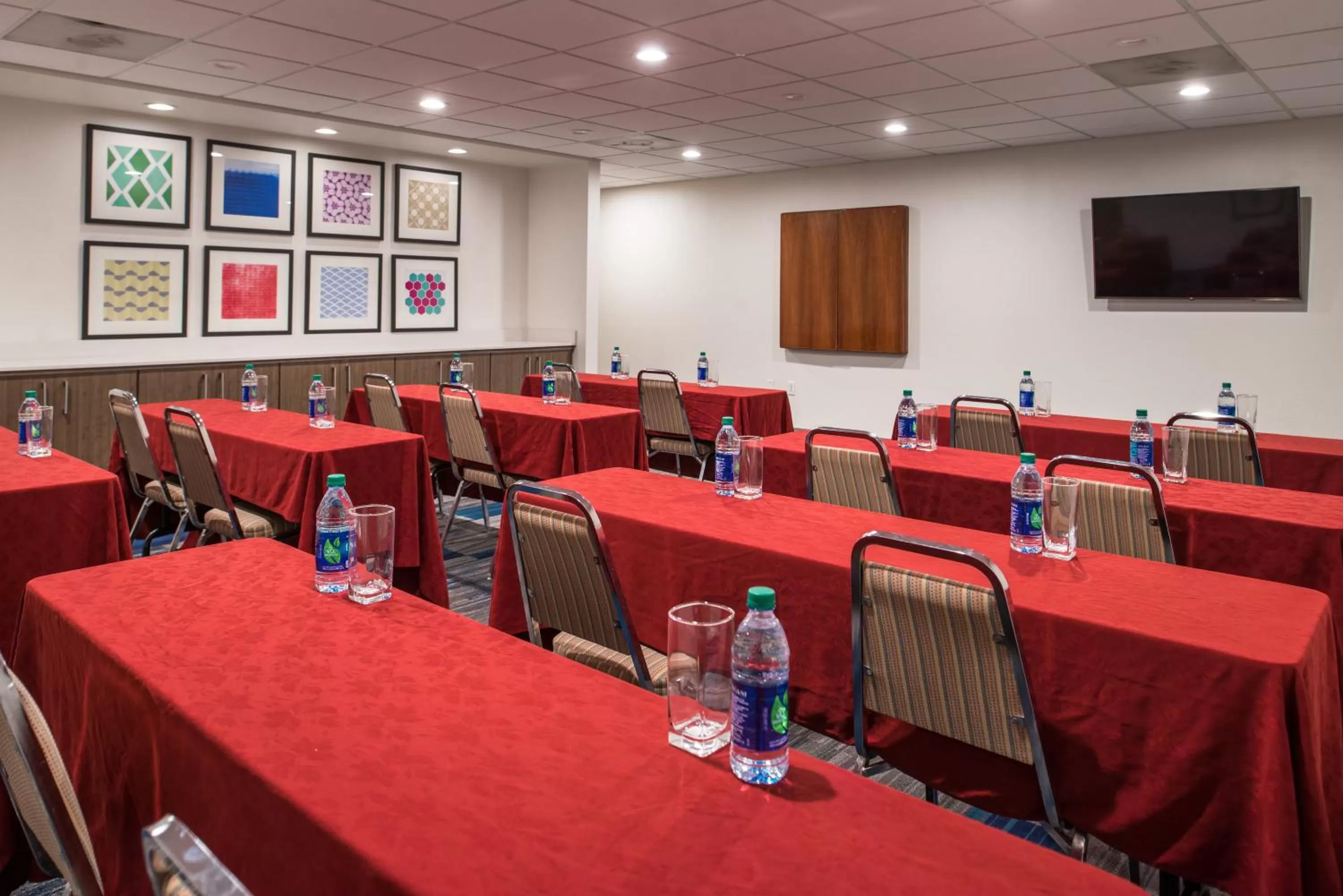 Meeting/conference room in Holiday Inn Express Hotel & Suites Tampa-Anderson Road-Veterans Exp by IHG