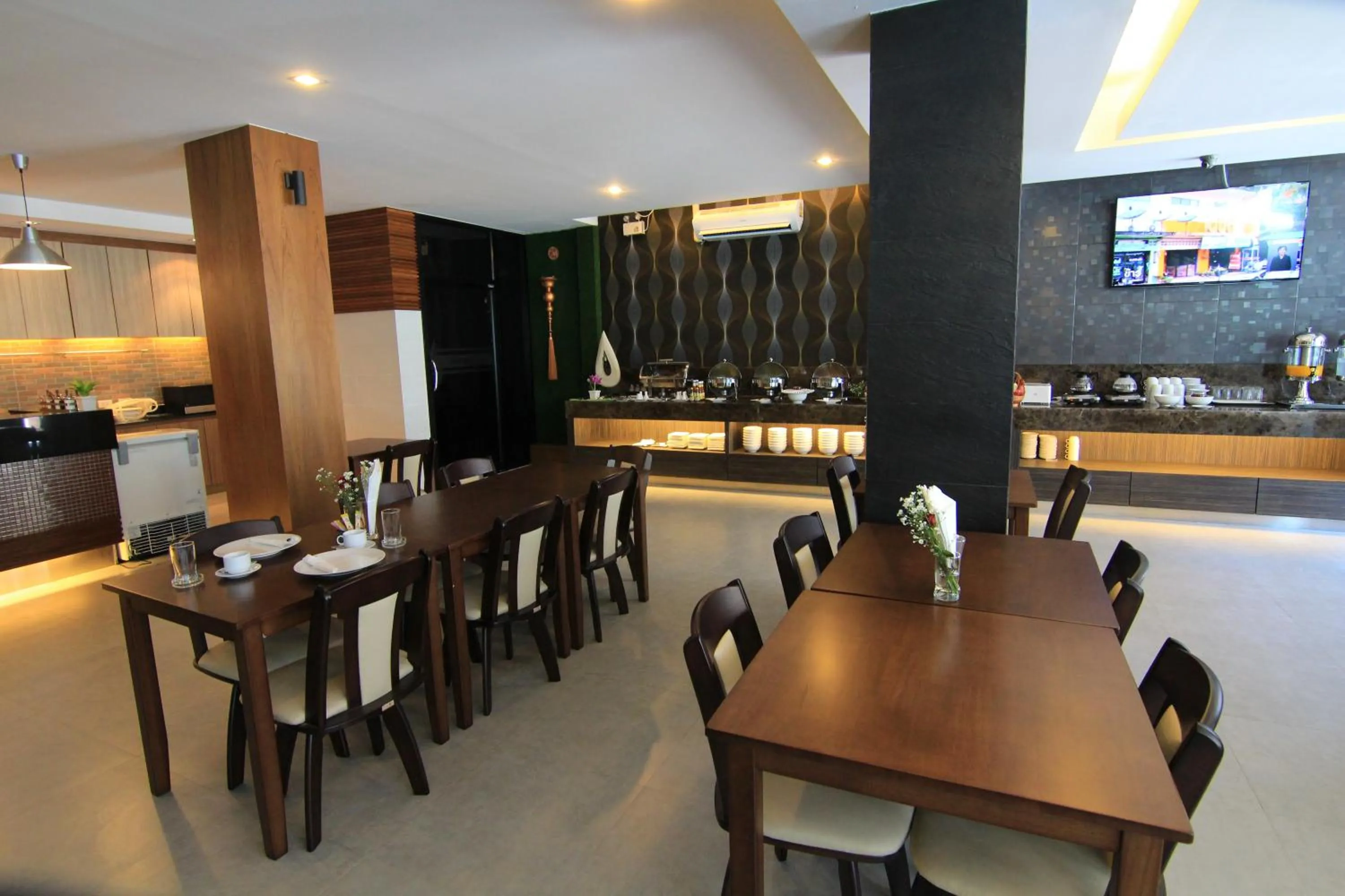 Restaurant/places to eat in Inn Residence Serviced Suites - SHA Extra Plus