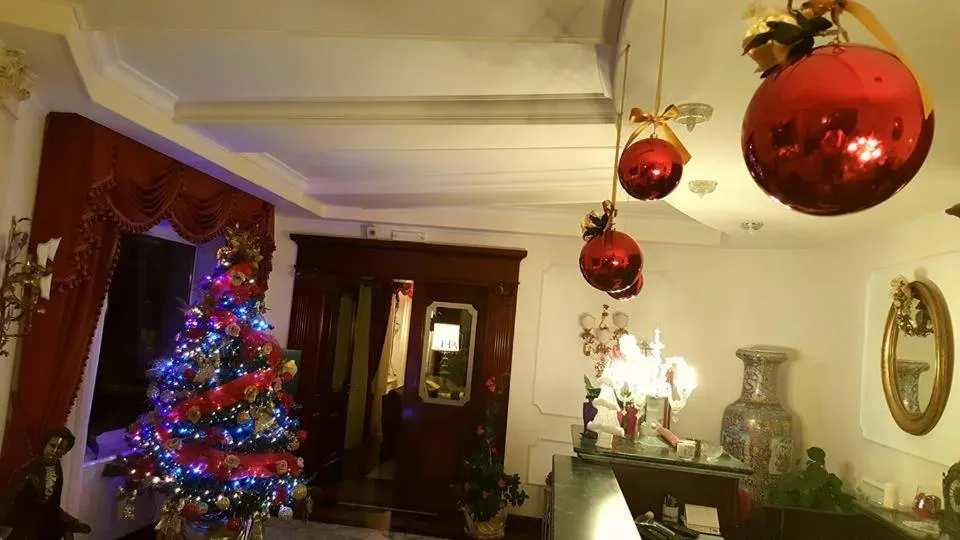 Decorative detail in Hotel Royal