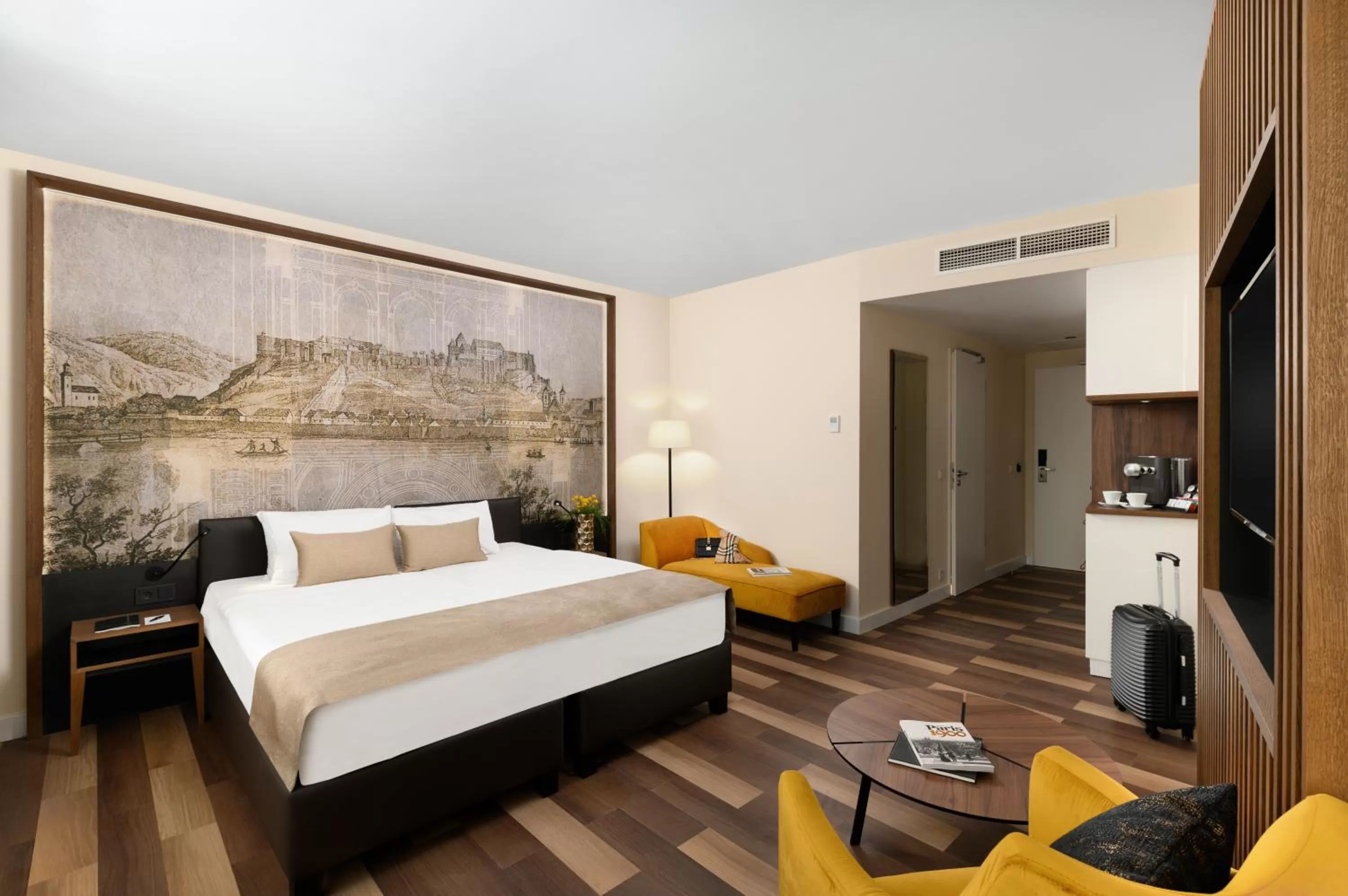 Photo of the whole room, Bed in Grand Hotel Esztergom