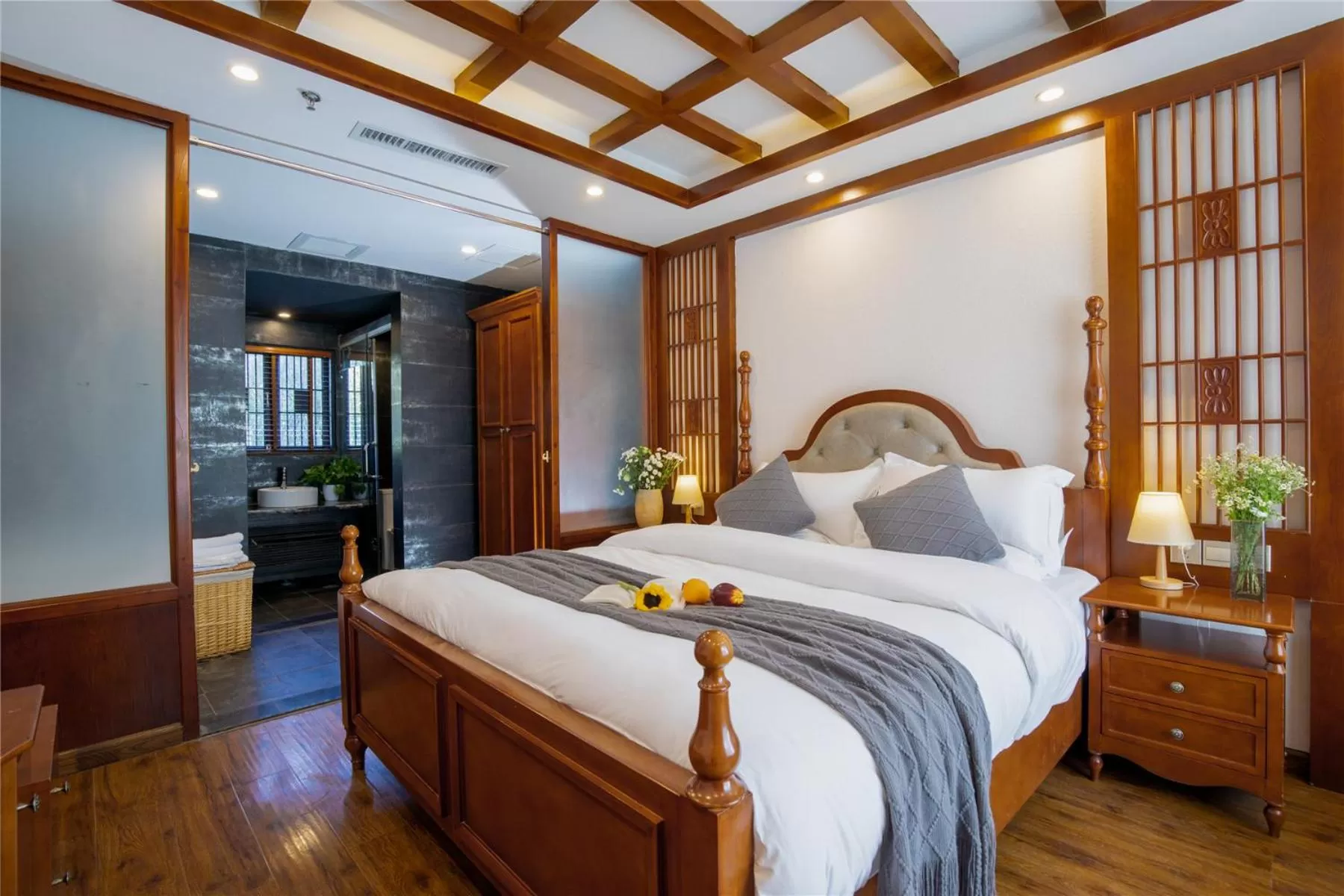 Bed in Lijiang Gemmer Hotel