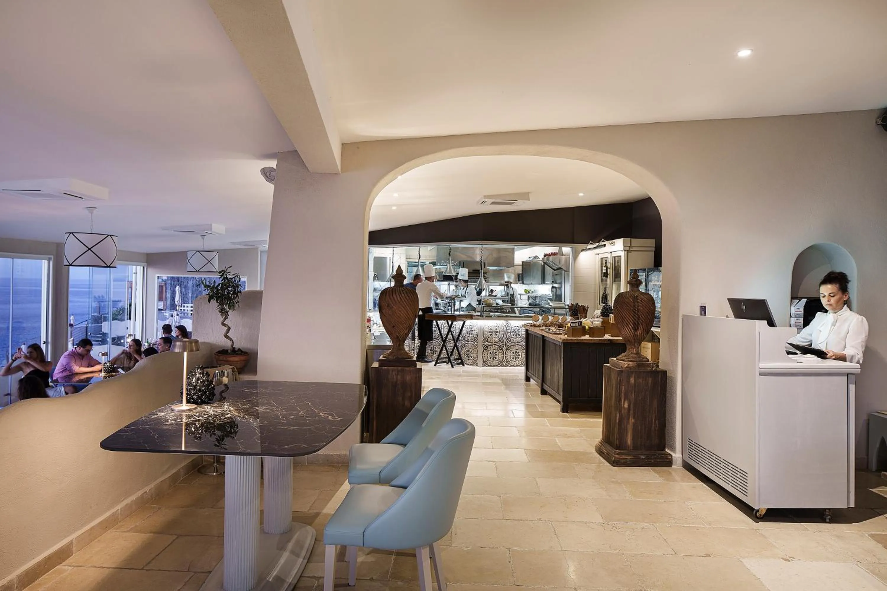 Restaurant/places to eat in Therasia Resort Sea and SPA - The Leading Hotels of the World