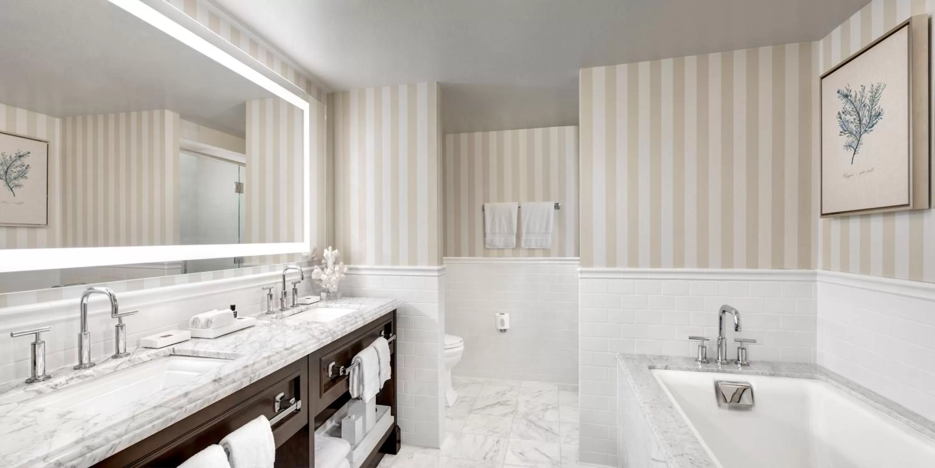 Bathroom in L'Auberge Del Mar Resort and Spa