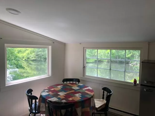 Dining Area in Herring Run Motel and Tiny Cabins
