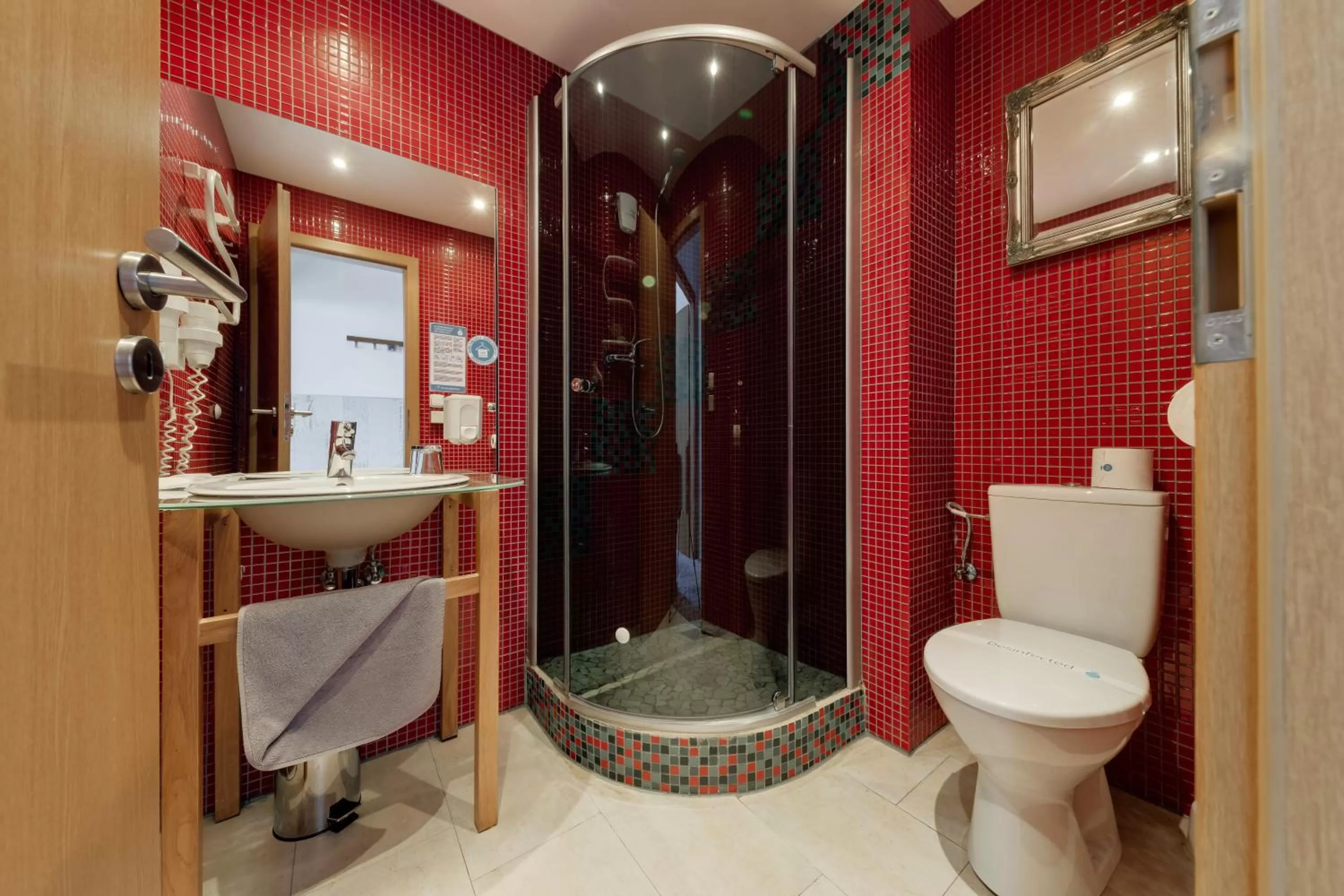 Shower in Royal Court Hotel