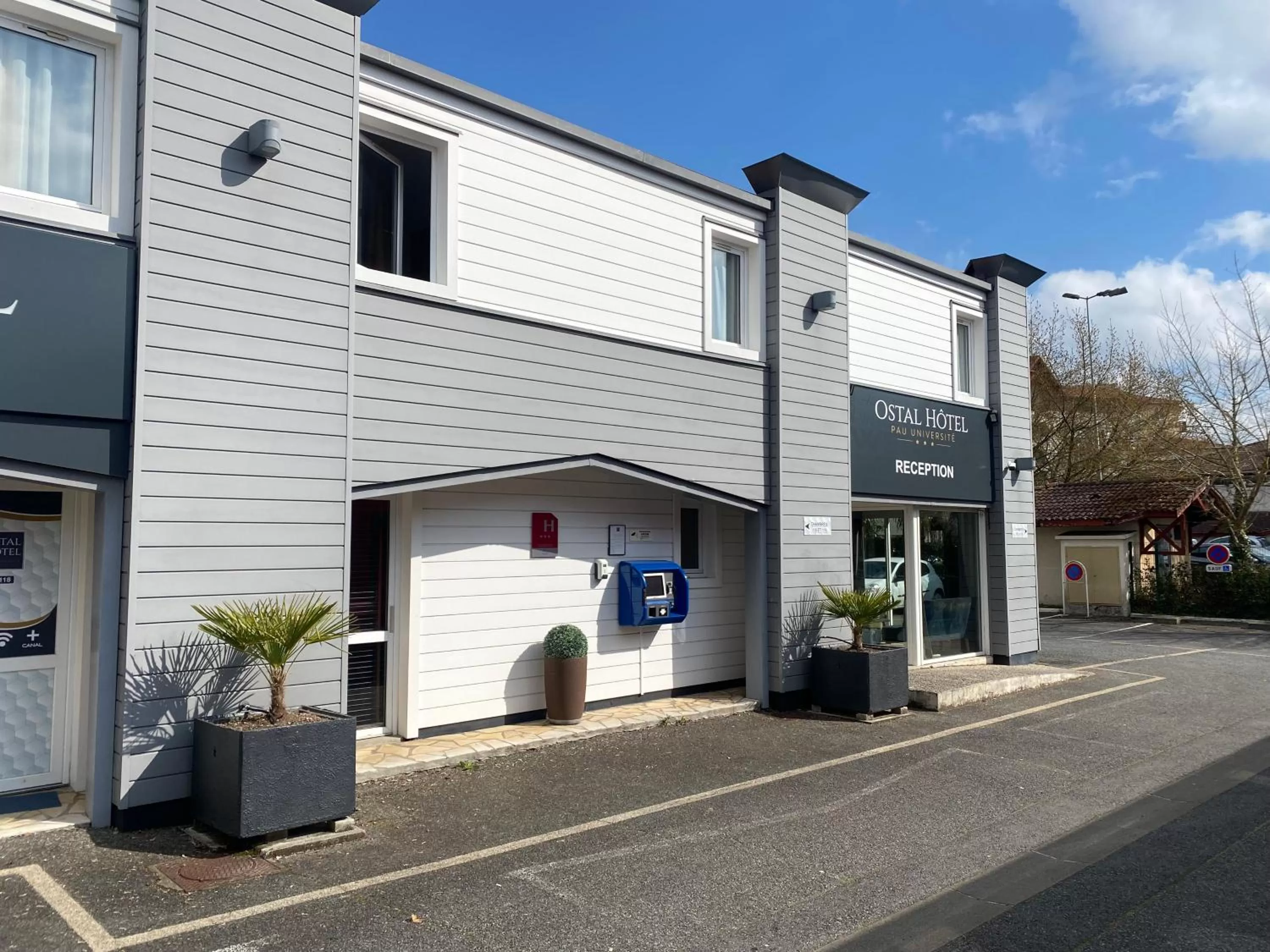 Property building in Ostal Pau Universite - Sure Hotel Collection by Best Western