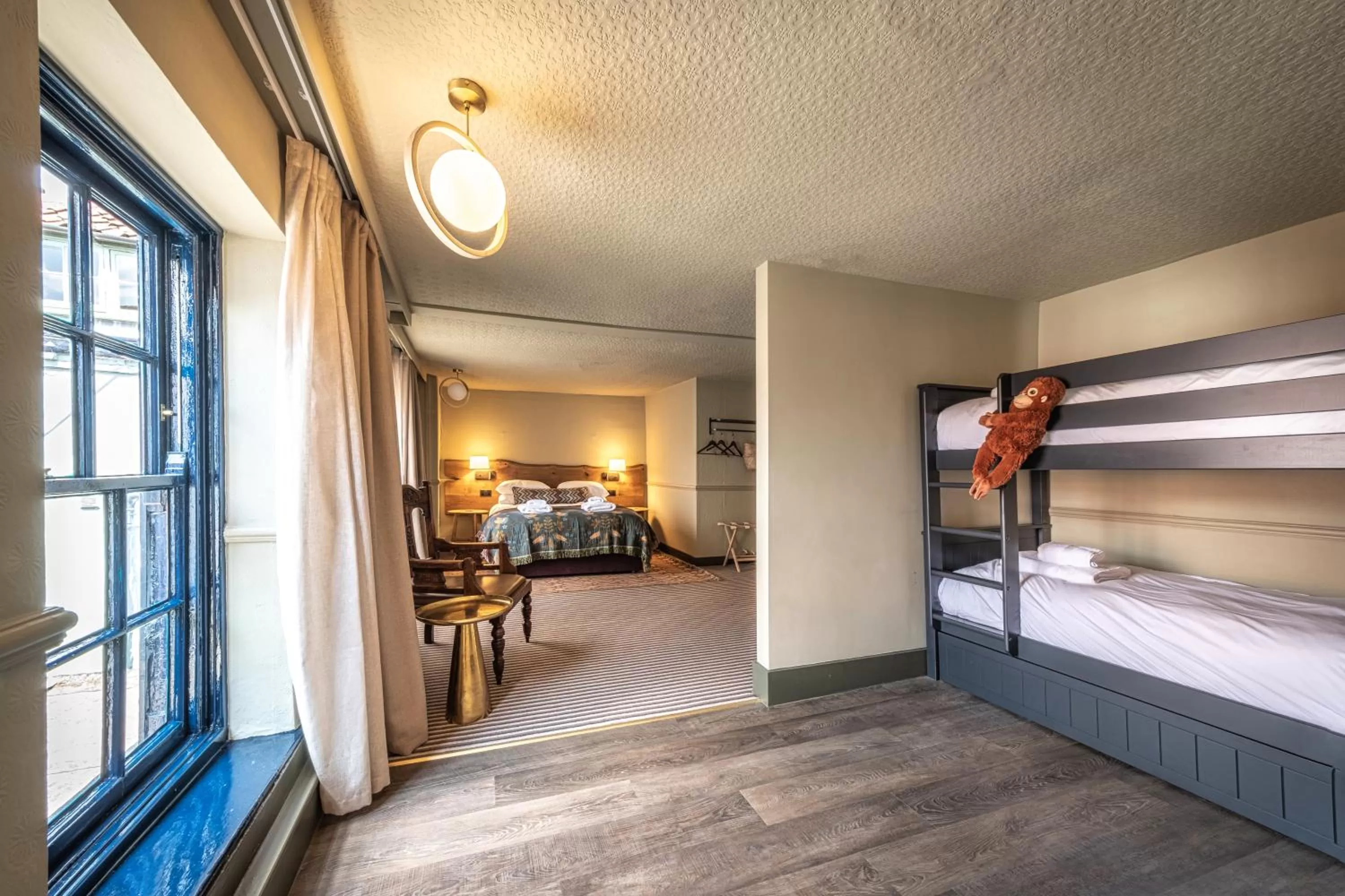 Family, Bed in The Feathers Holt