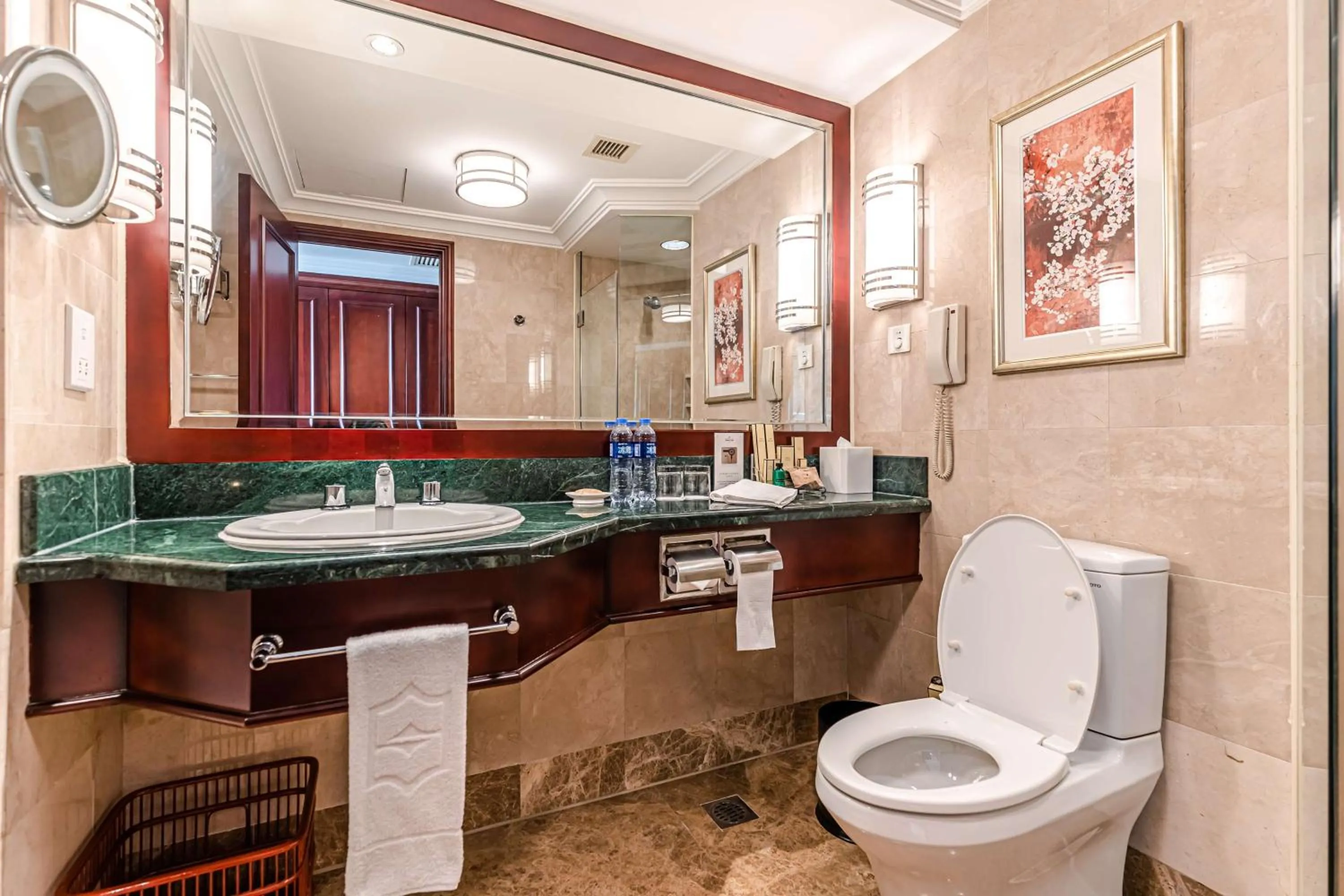 Bathroom in Shangri-La Wuhan