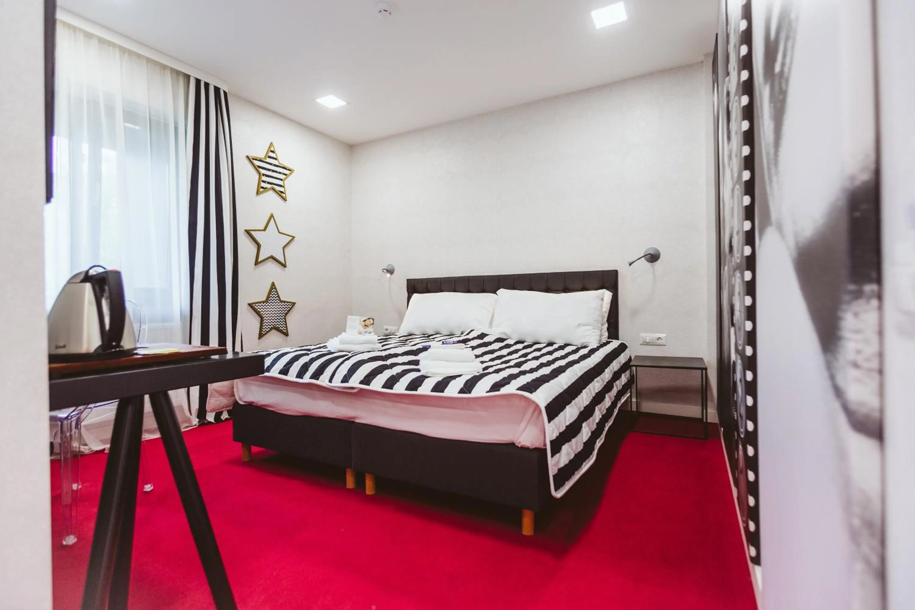 Photo of the whole room in Lol et Lola Hotel