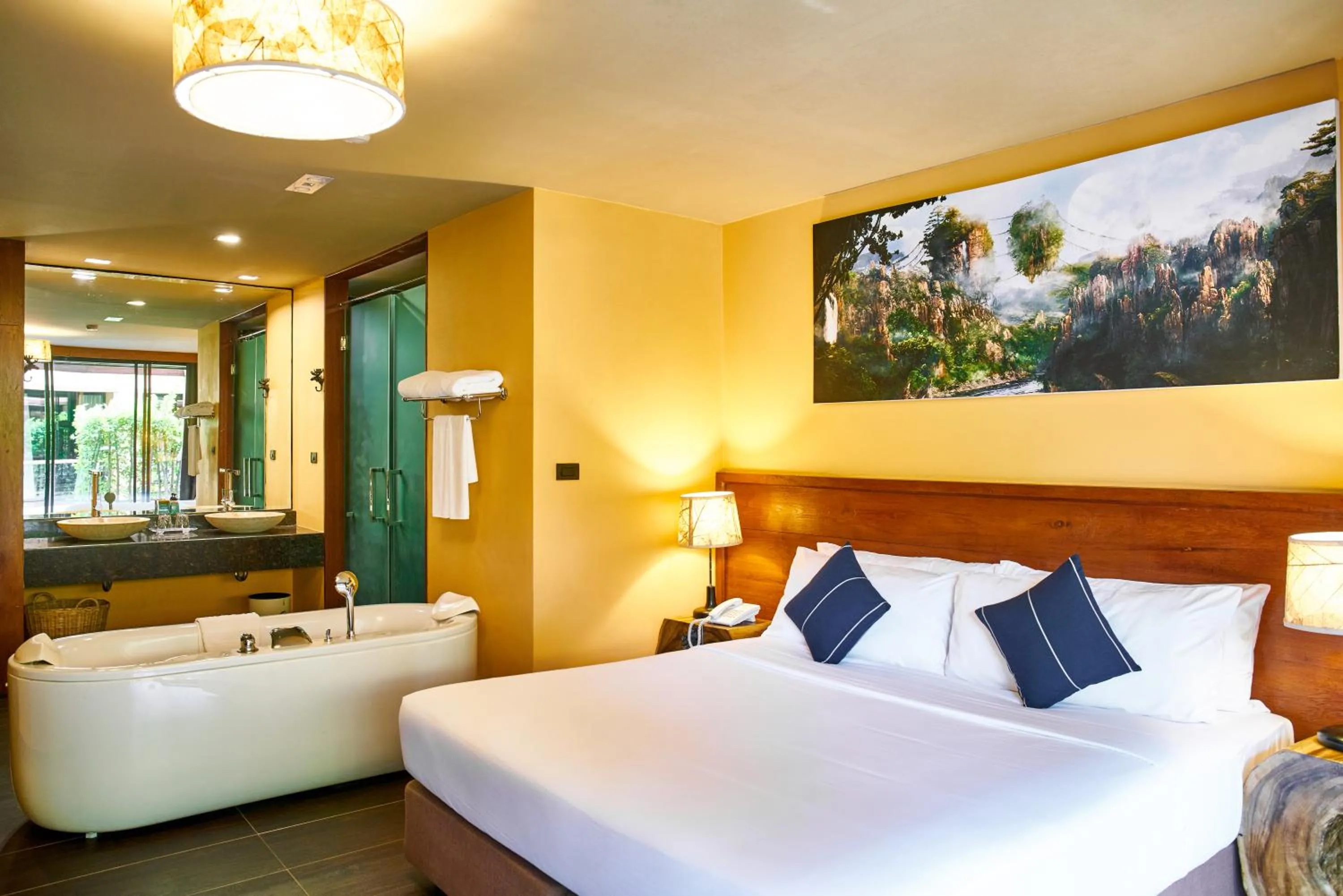 Photo of the whole room, Bed in Avatar Railay-Adults Only