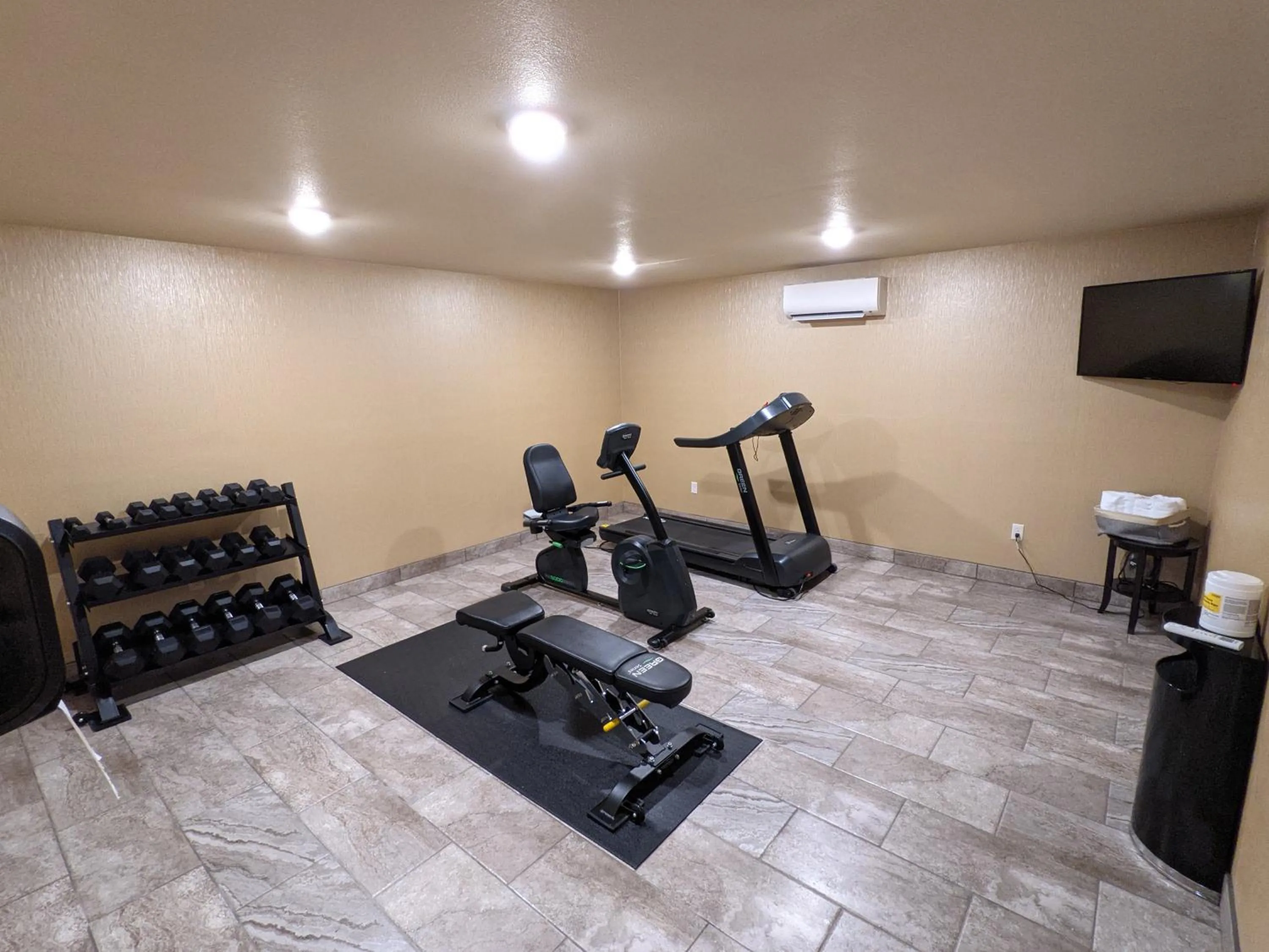 Fitness centre/facilities in Cobblestone Inn & Suites - Merrill