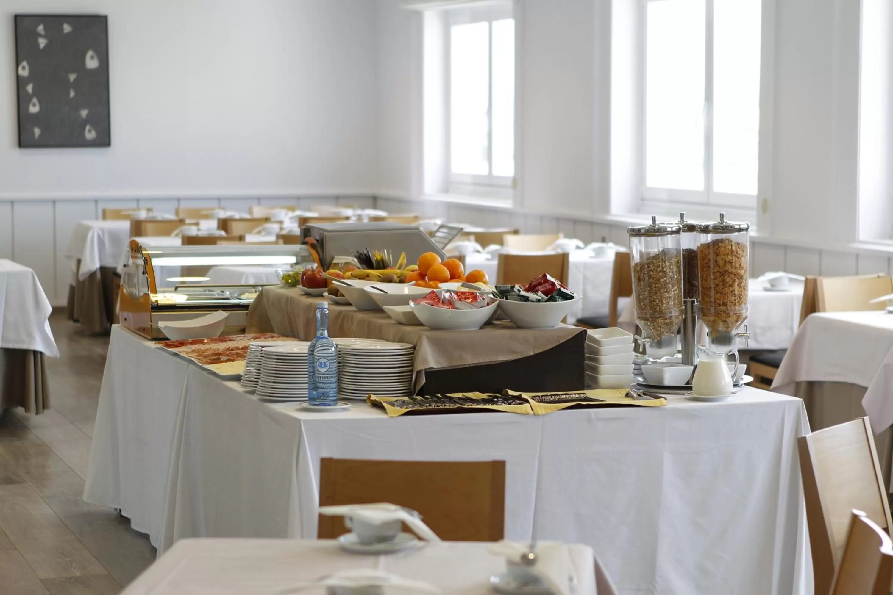 Restaurant/places to eat in Hotel Mendez Nuñez