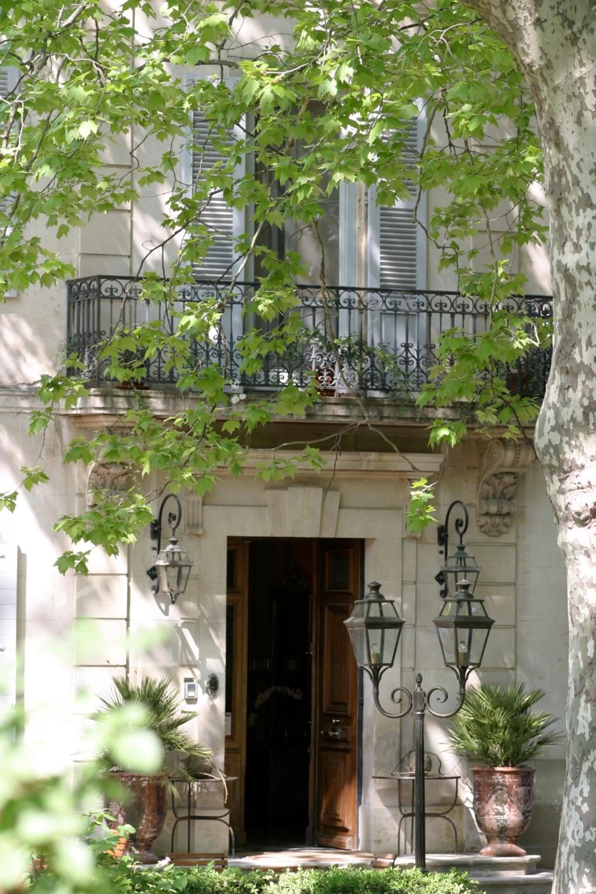 Facade/entrance in Hotel Château Des Alpilles