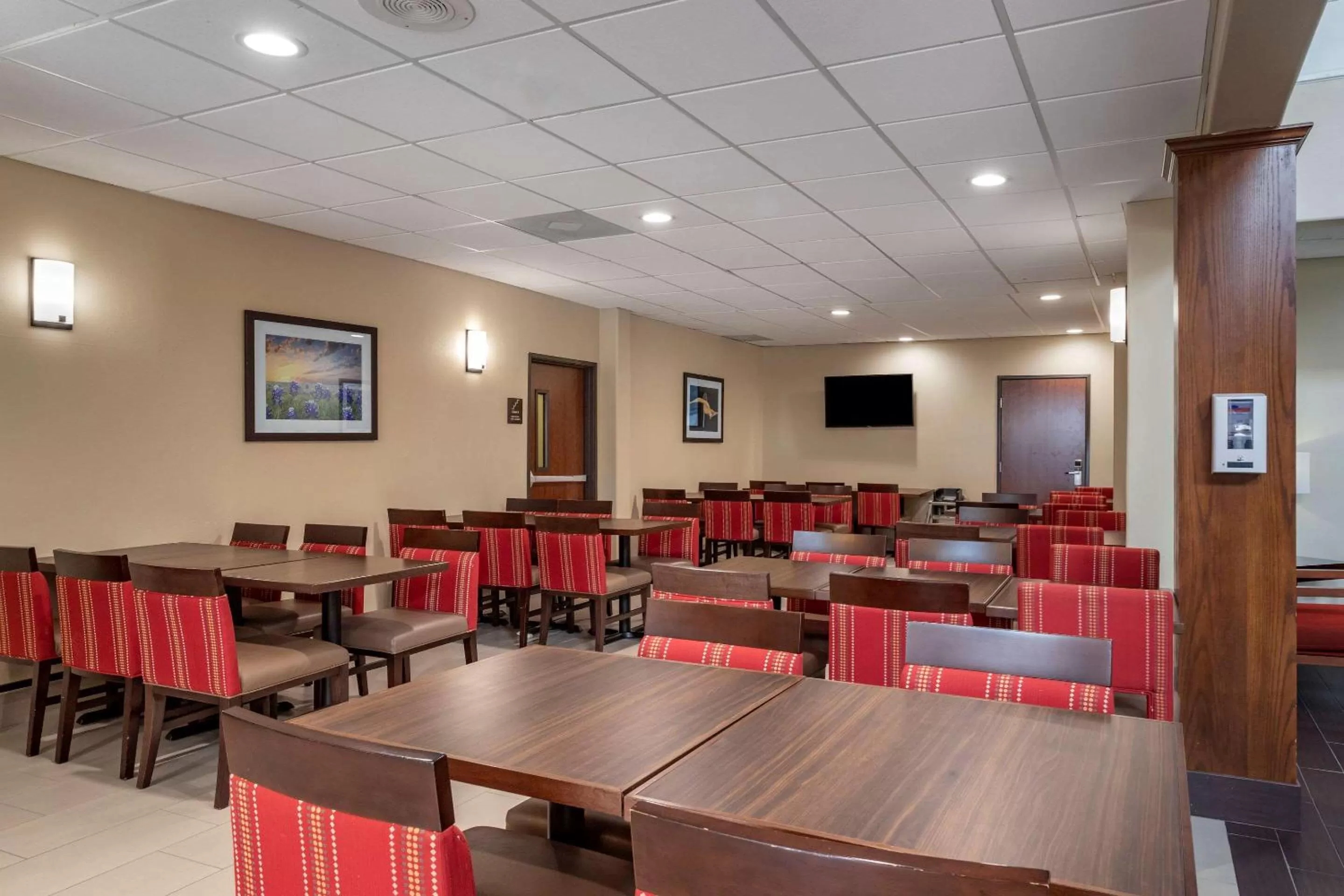 Breakfast in Comfort Suites Houston near Medical Center- NRG Stadium