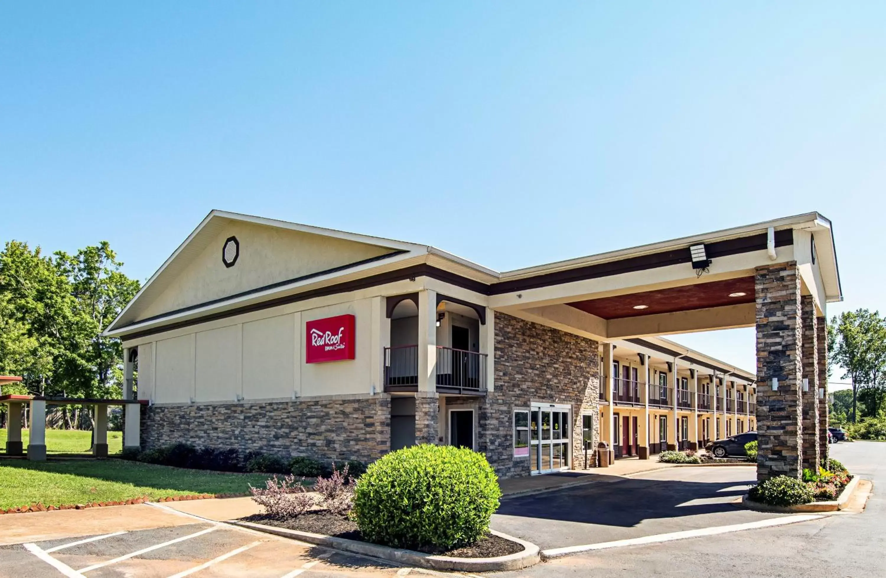 Red Roof Inn & Suites Greenwood, SC Red Roof Inn & Suites Greenwood, SC