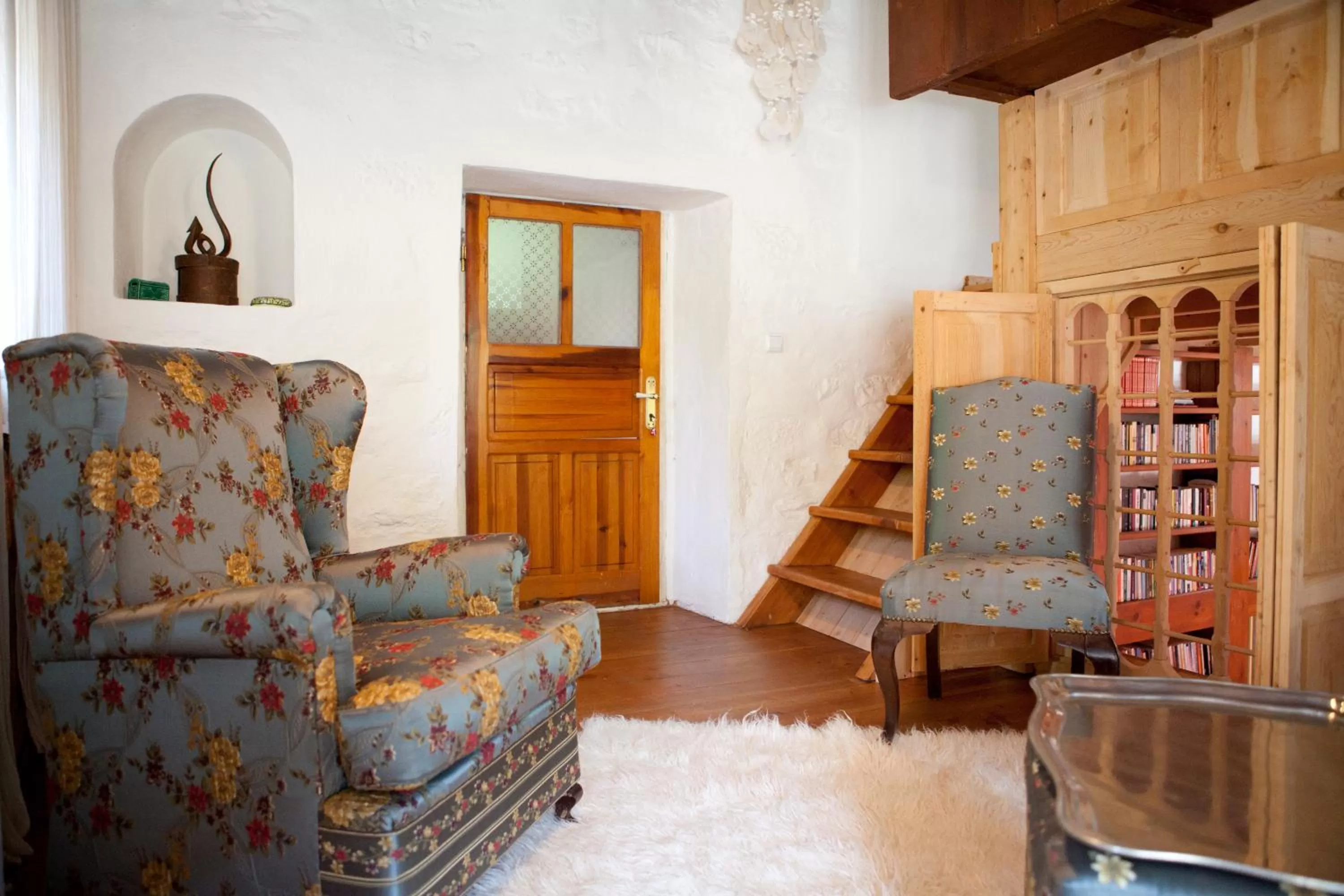 Photo of the whole room, Seating Area in Ha La Bodrum