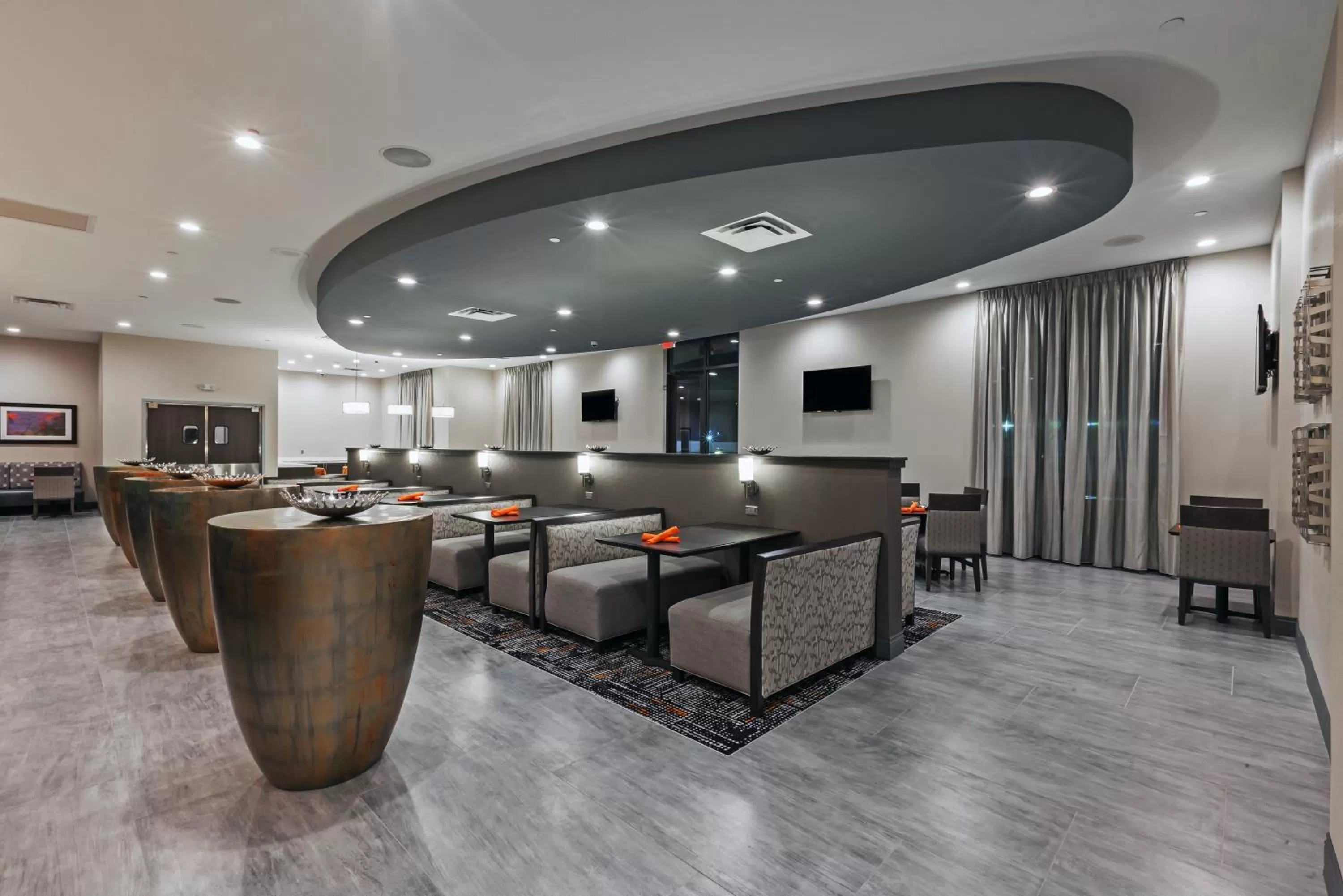 Restaurant/places to eat in Holiday Inn Houston NE-Bush Airport Area by IHG