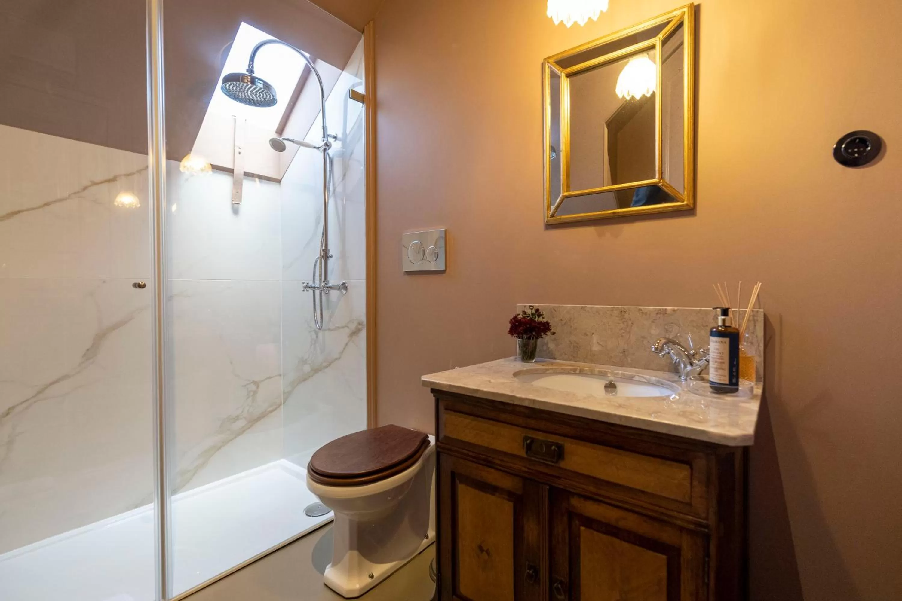 Toilet in The Grove Houses