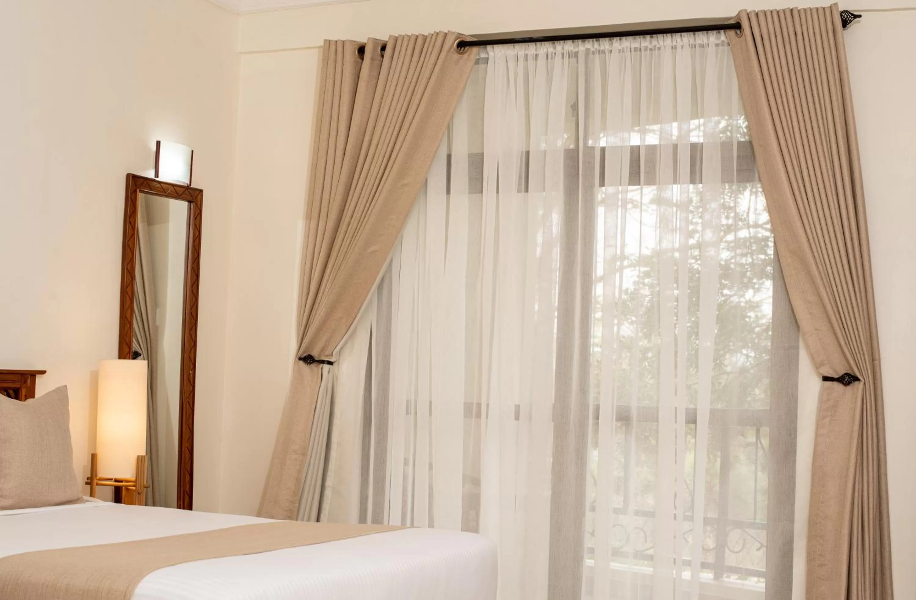 Bedroom, Bed in Forest Hill Hotel