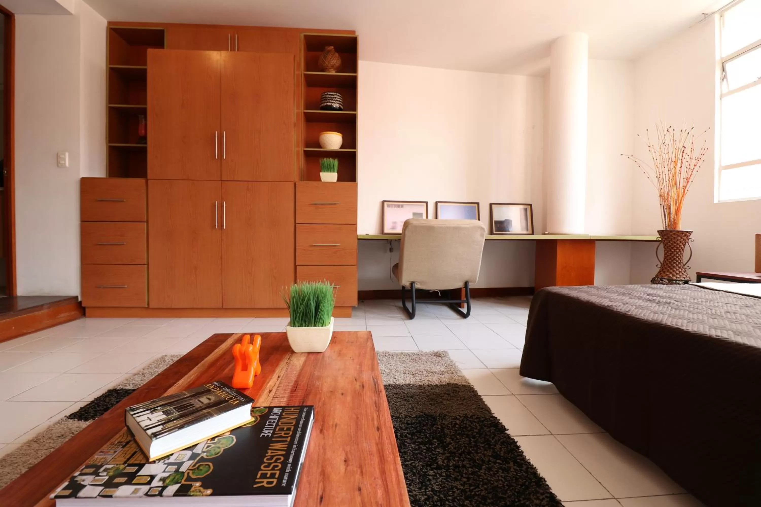 Photo of the whole room in 554 Apartments