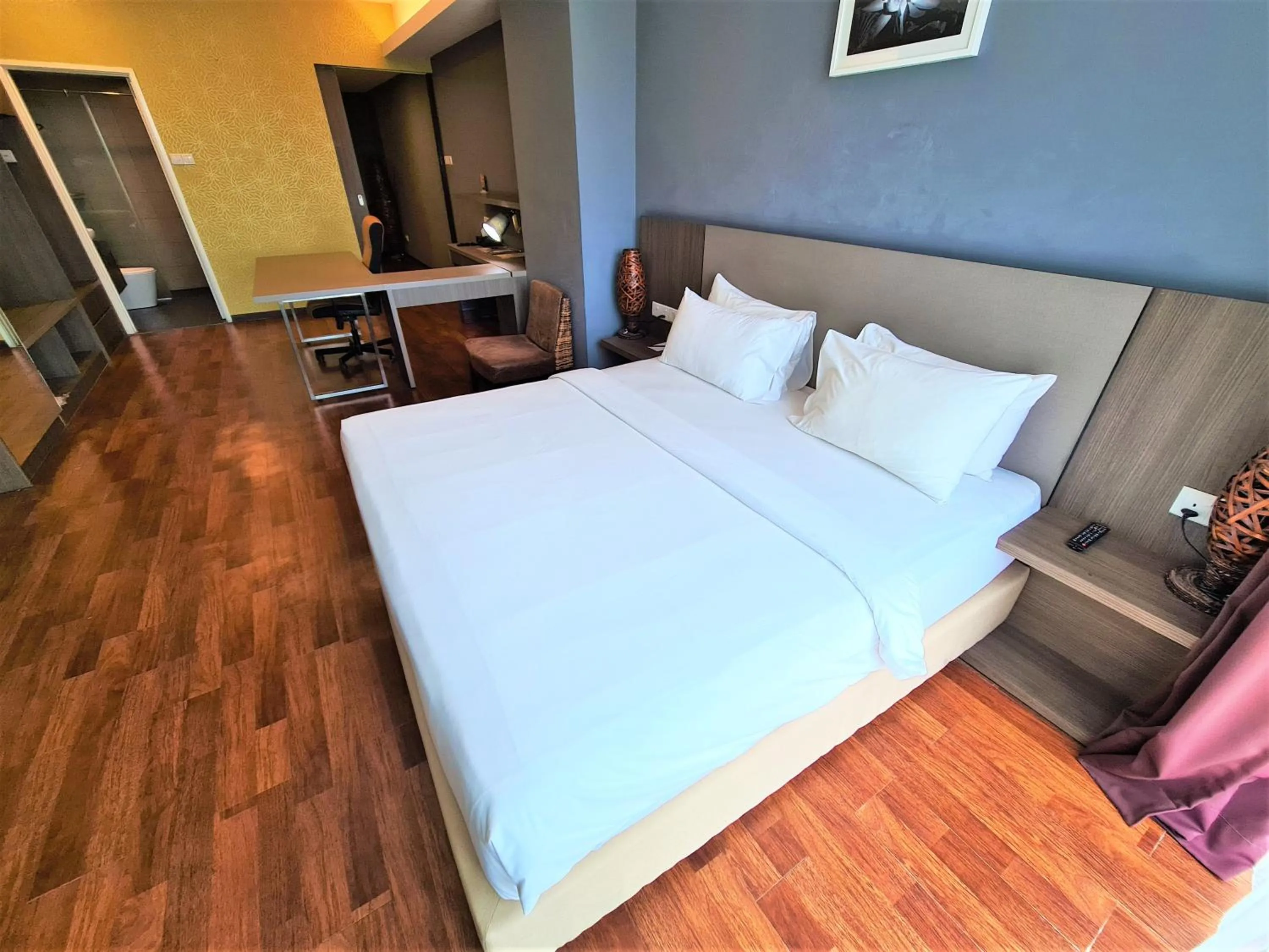 Bedroom, Bed in Nexus Regency Suites & Hotel