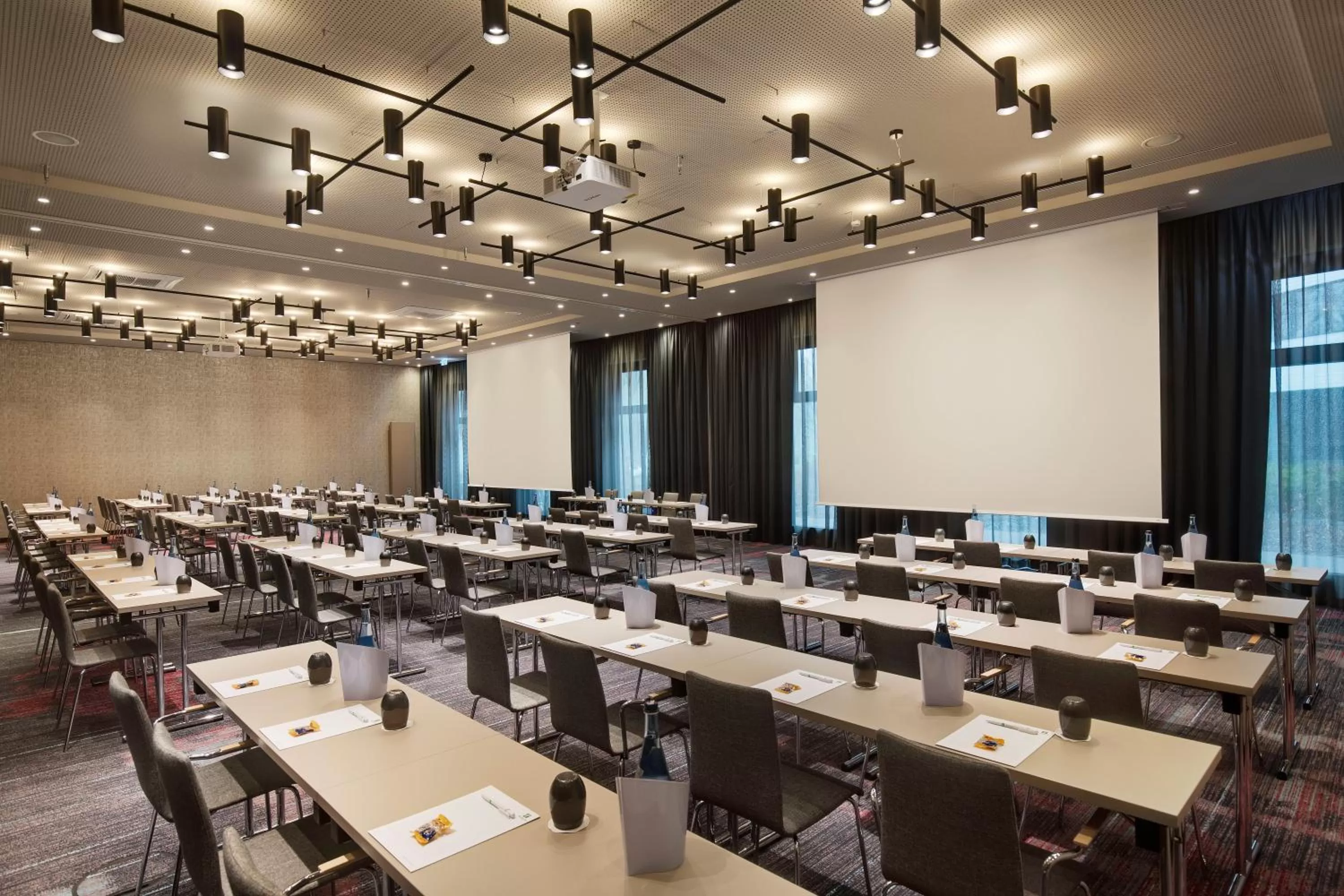 Meeting/conference room in Holiday Inn Hamburg - City Nord by IHG