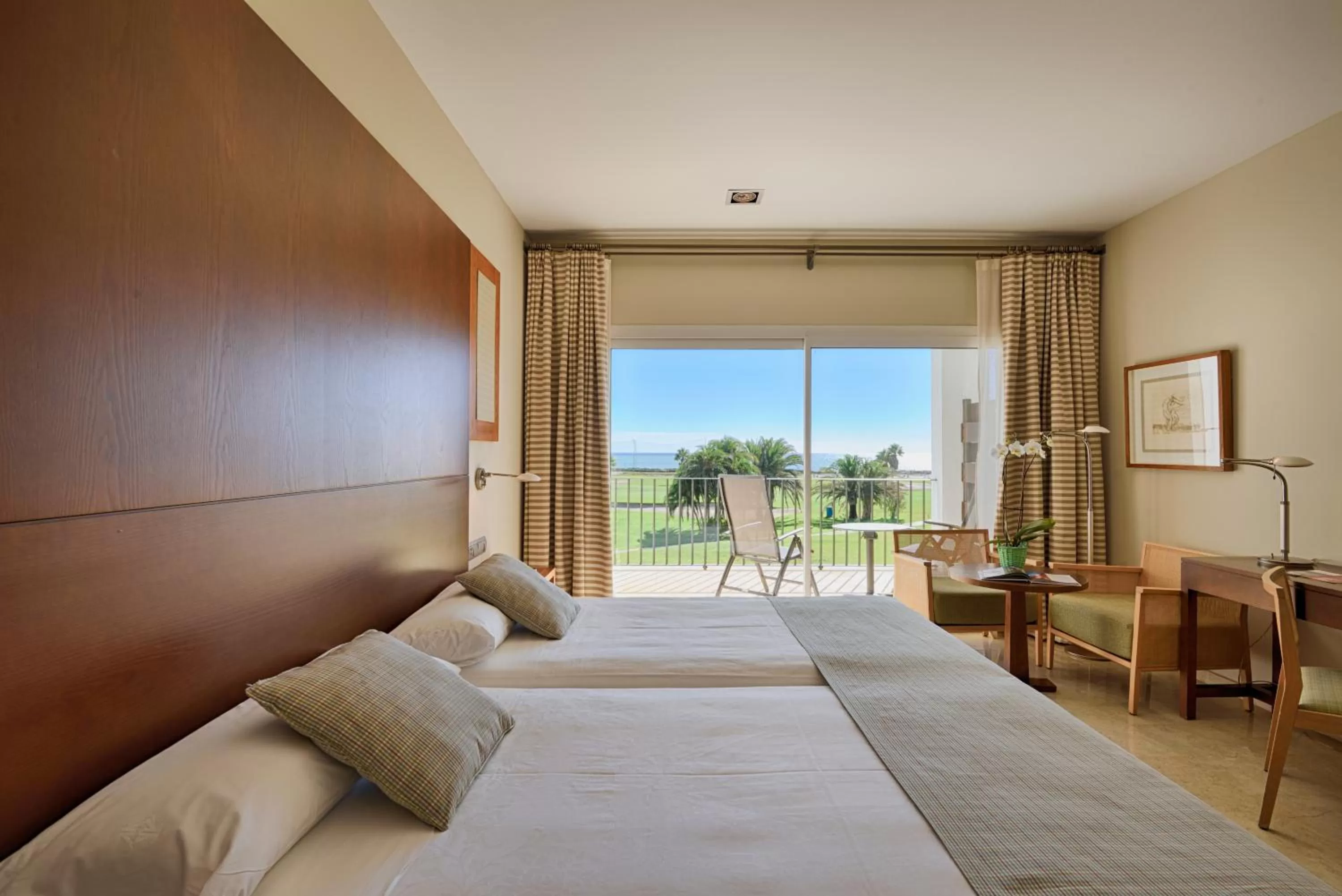Photo of the whole room, Bed in Parador de Málaga Golf