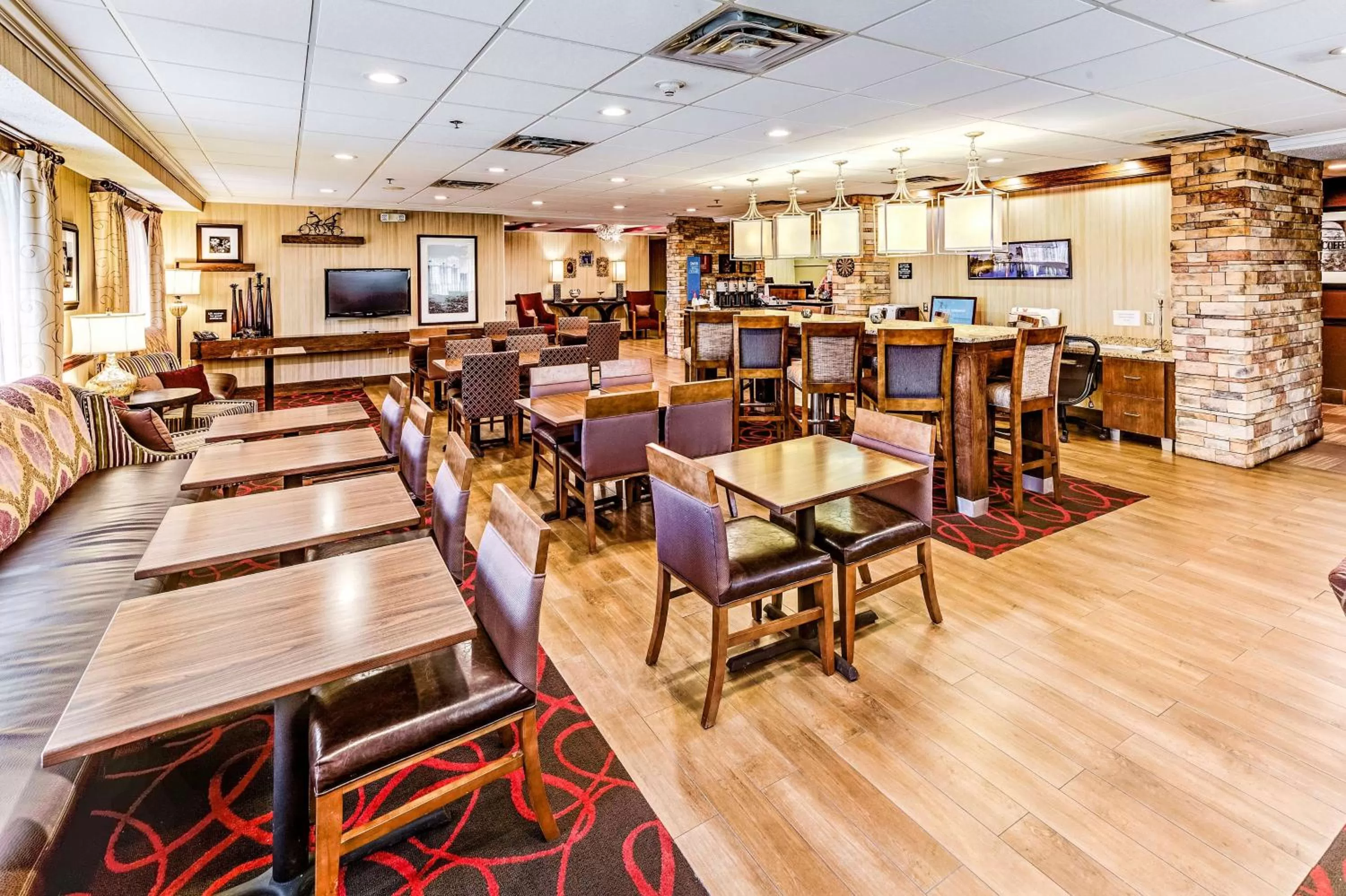 Restaurant/places to eat in Hampton Inn Columbus I-70E/Hamilton Road