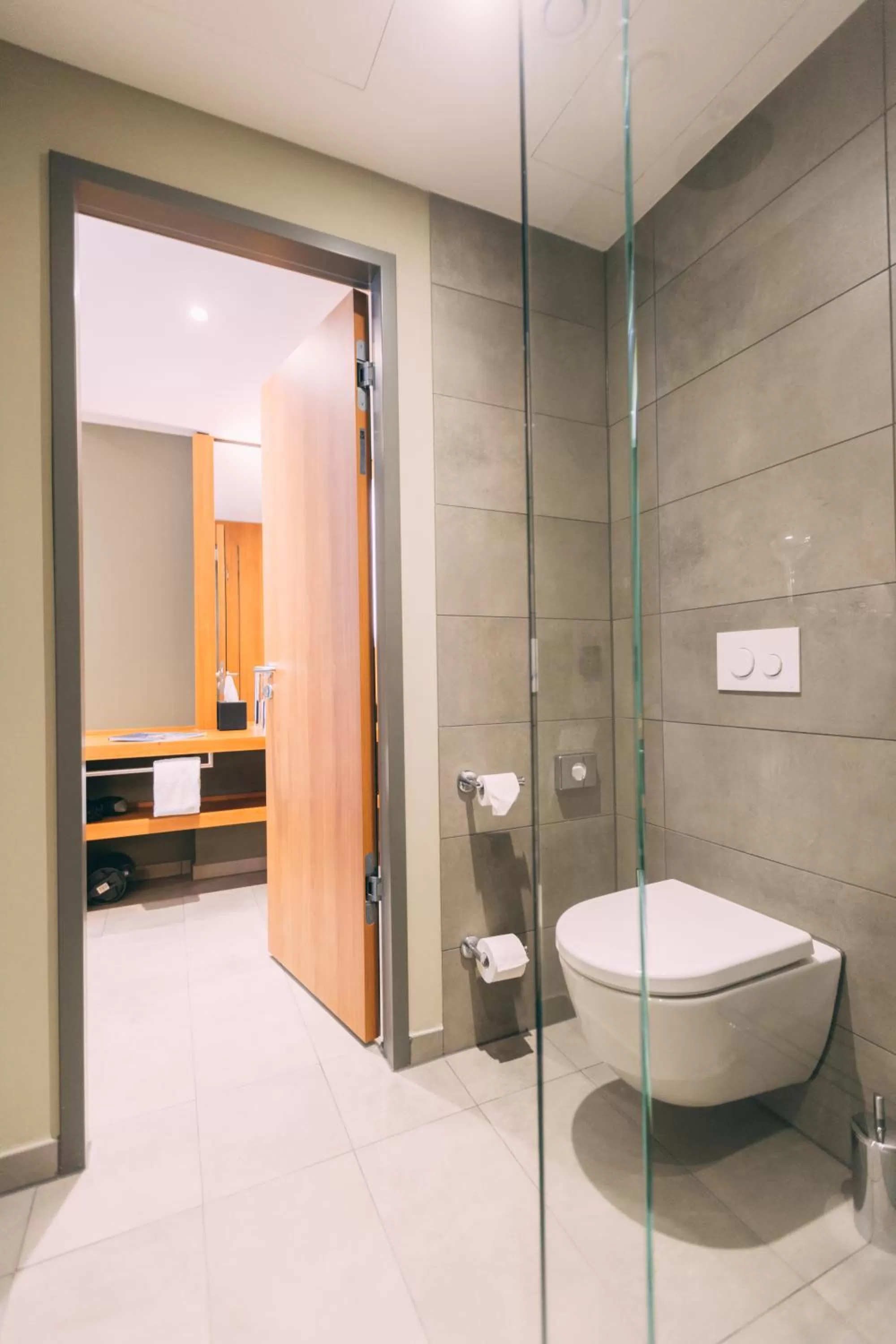 Bathroom in Me and All Hotel Dusseldorf, by Hyatt