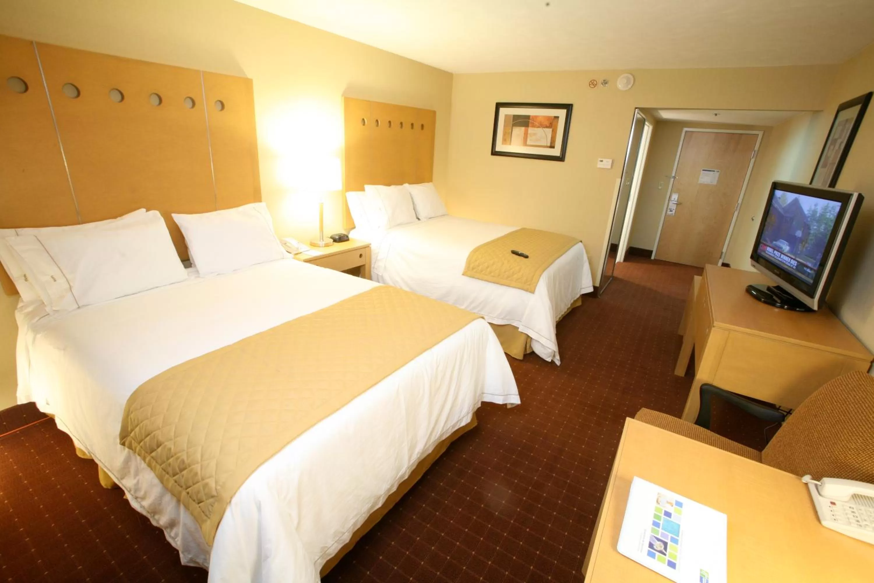 Bed in Holiday Inn Express Saltillo Zona Aeropuerto by IHG