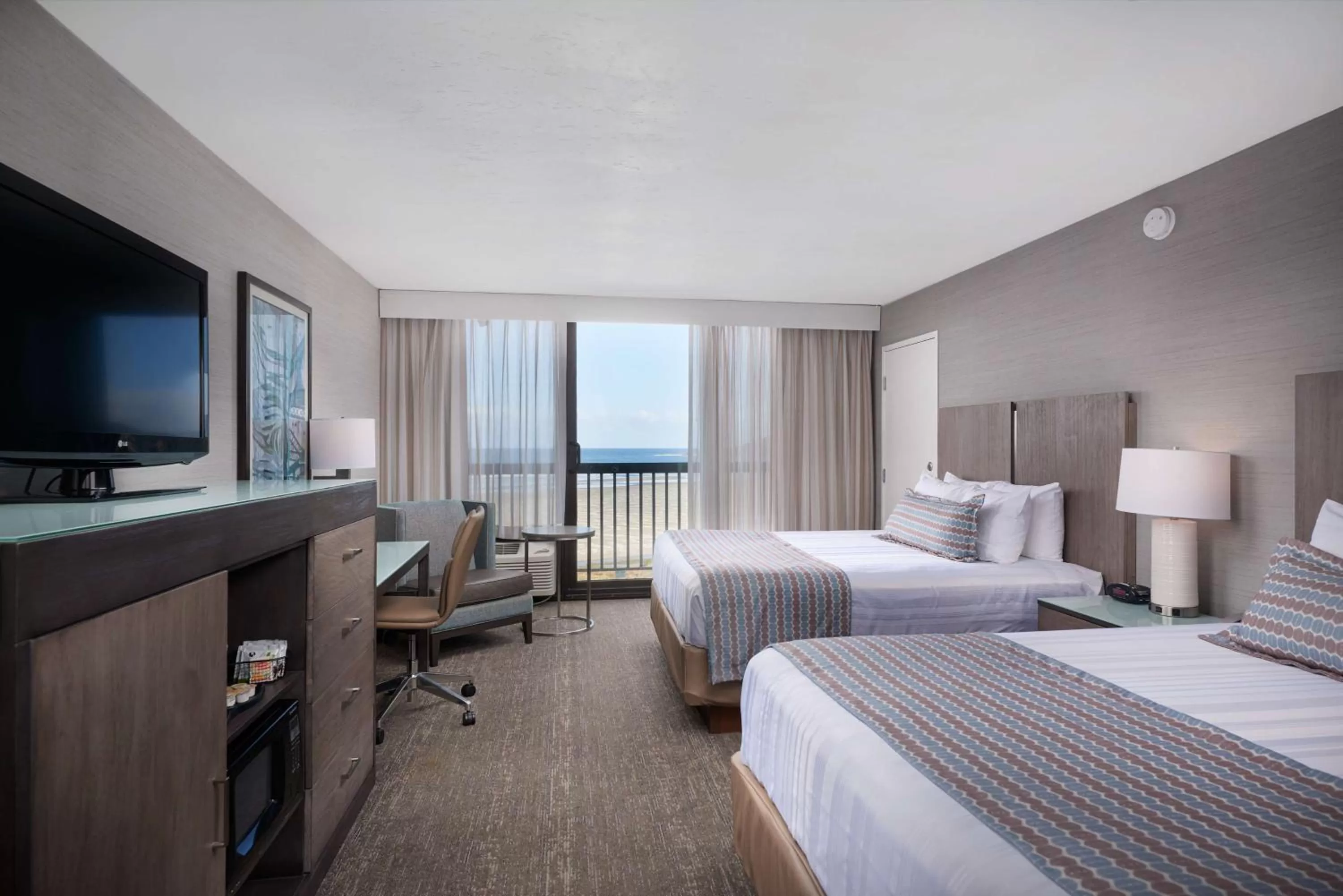 Photo of the whole room, Bed in Best Western Plus Agate Beach Inn